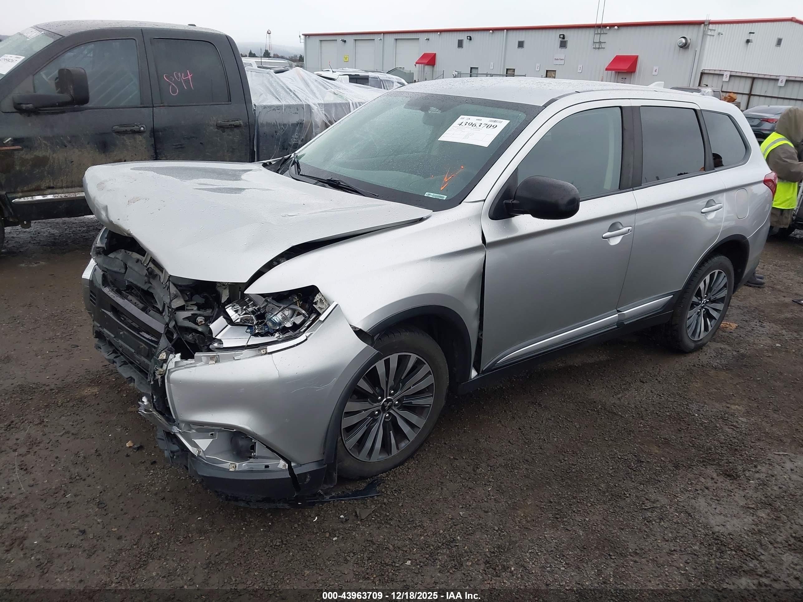 MITSUBISHI OUTLANDER image 2