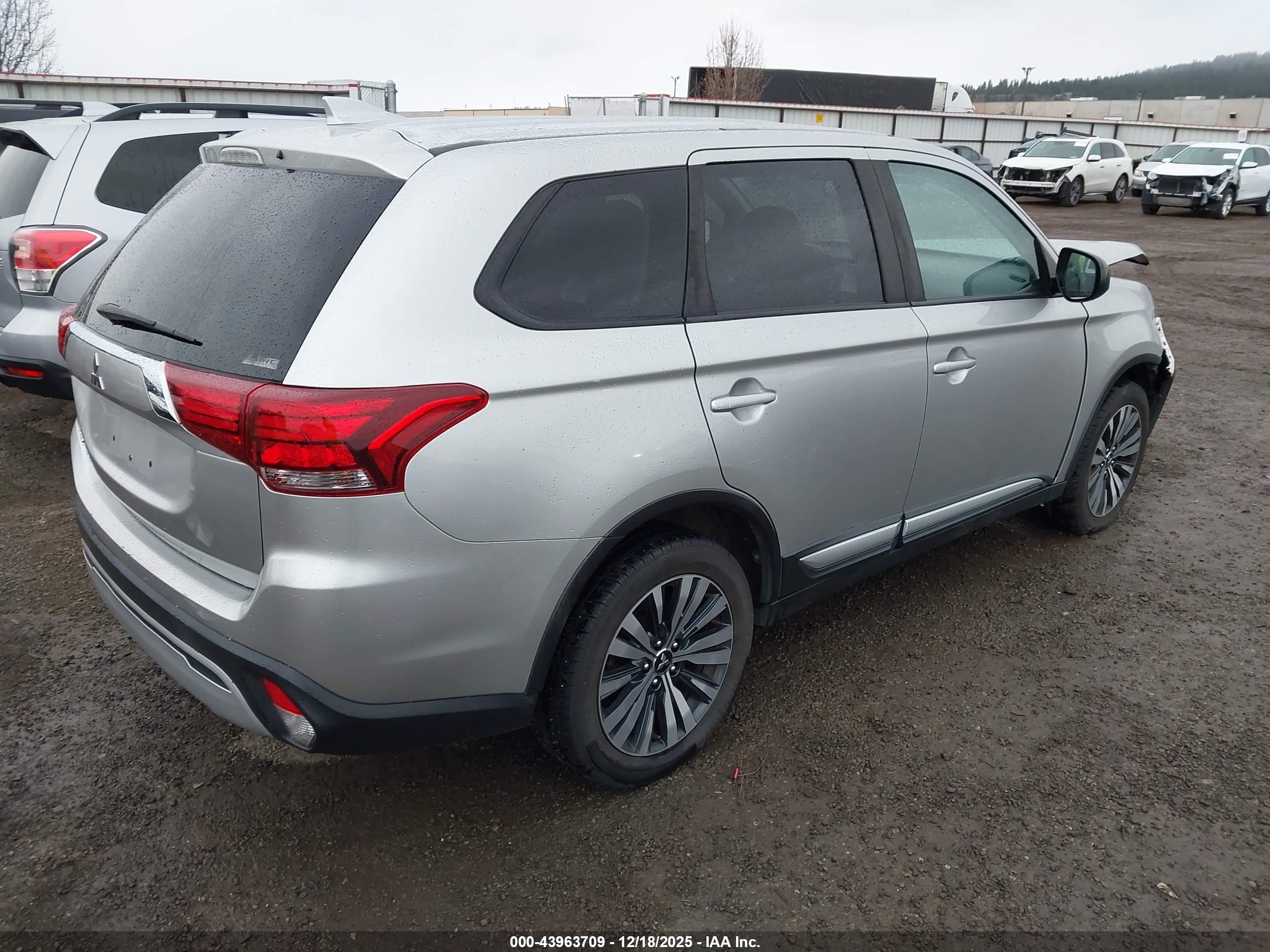 MITSUBISHI OUTLANDER image 4