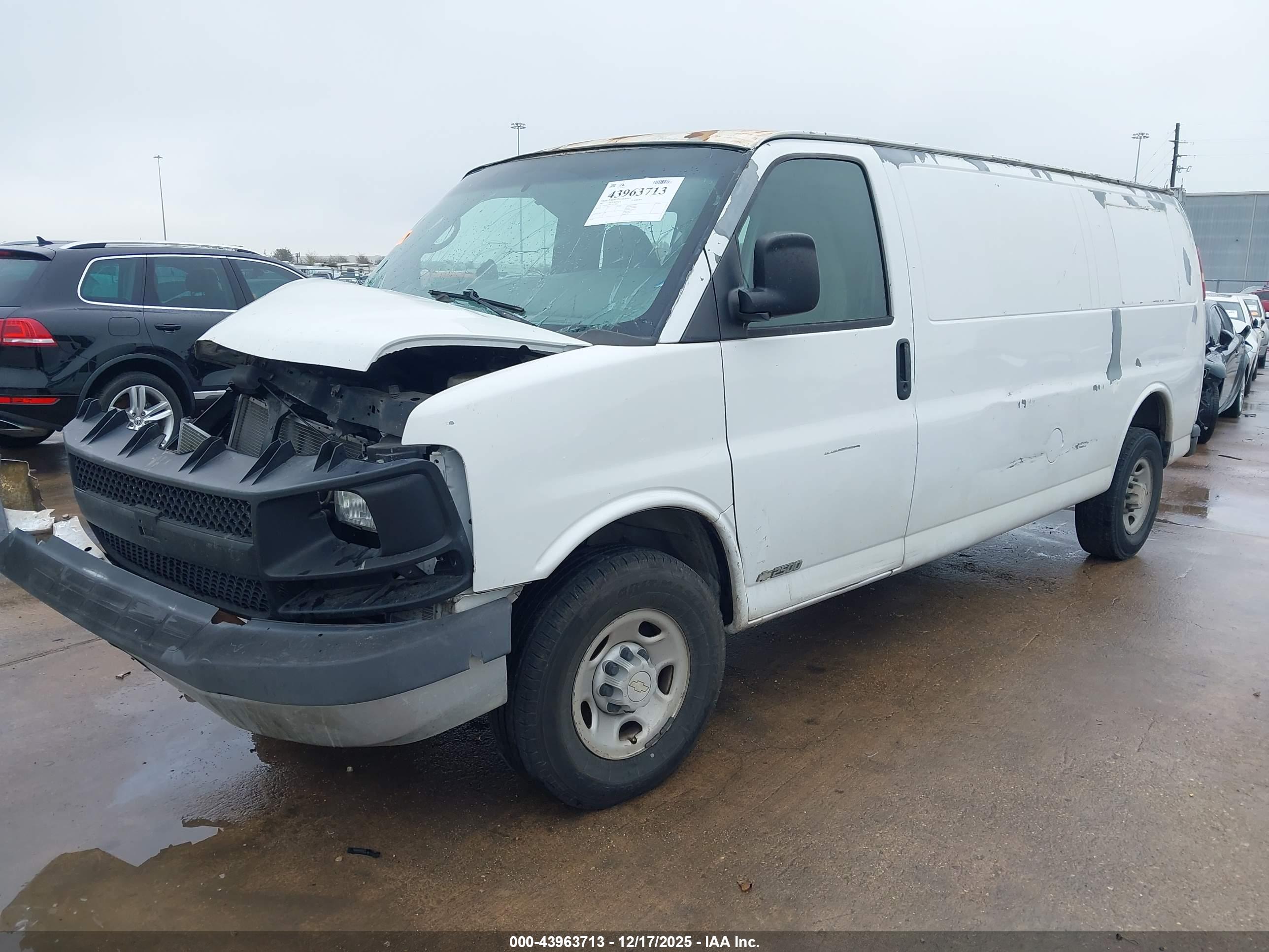 CHEVROLET EXPRESS image 2