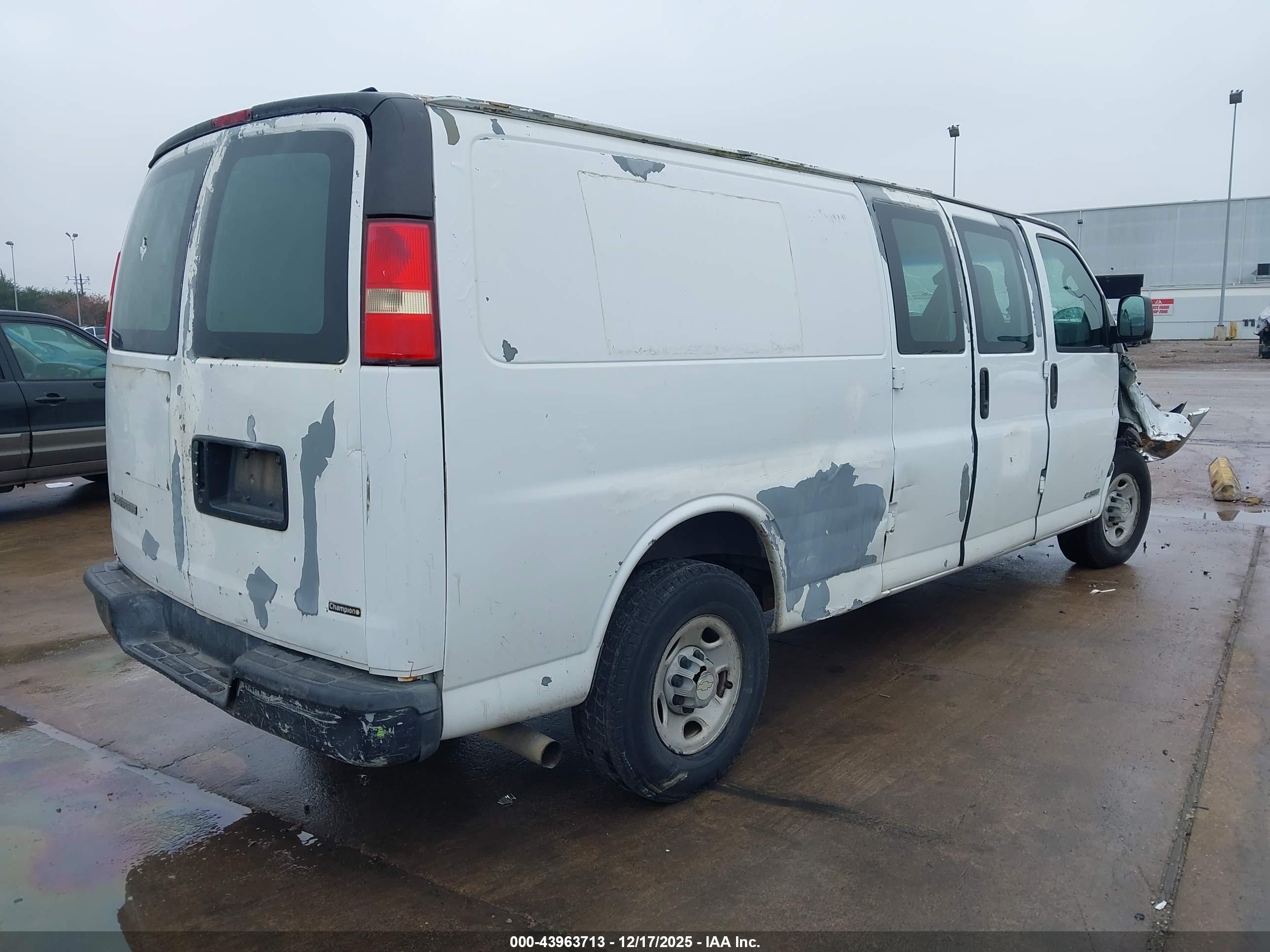 CHEVROLET EXPRESS image 4