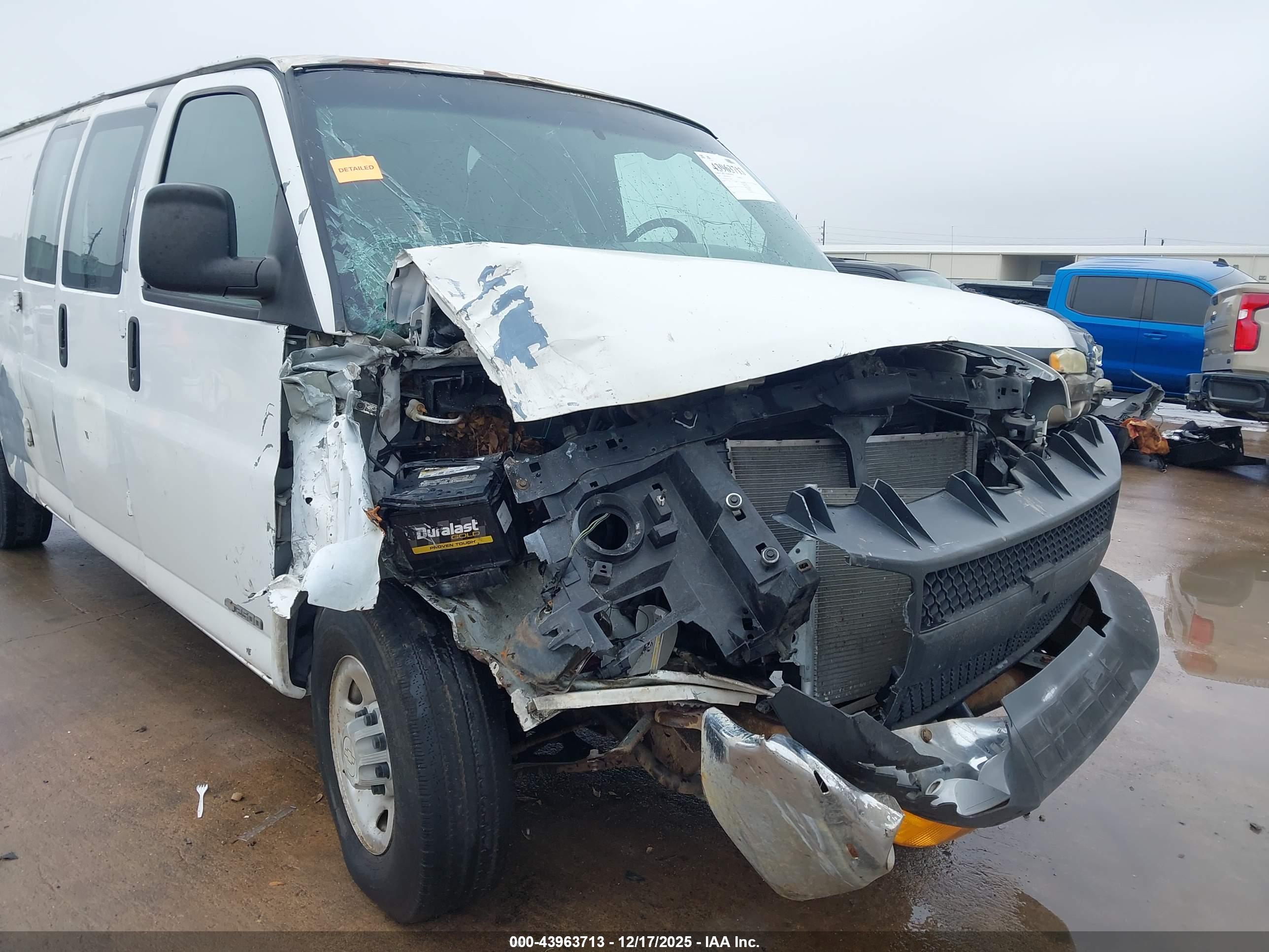 CHEVROLET EXPRESS image 6
