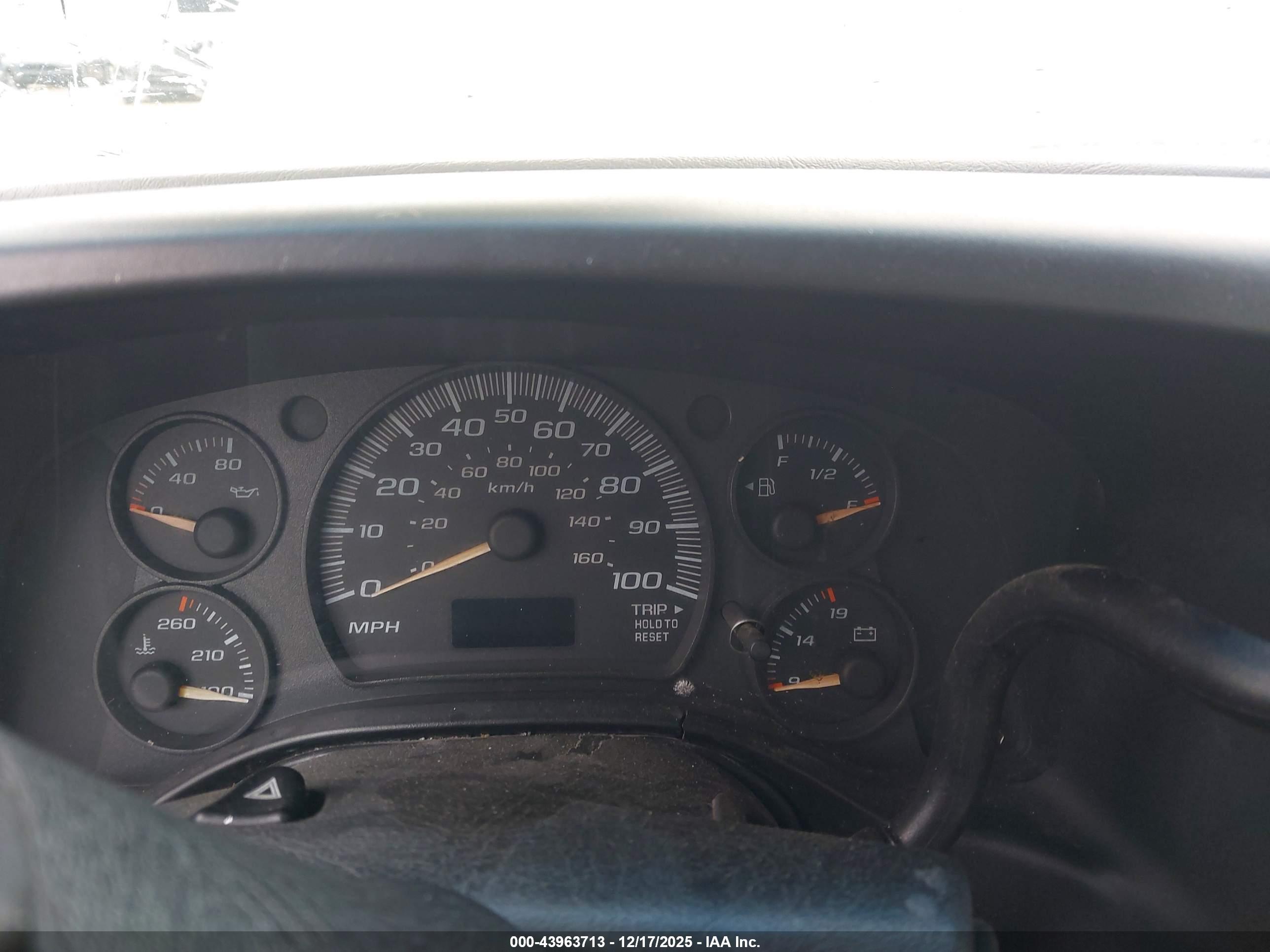 CHEVROLET EXPRESS image 7