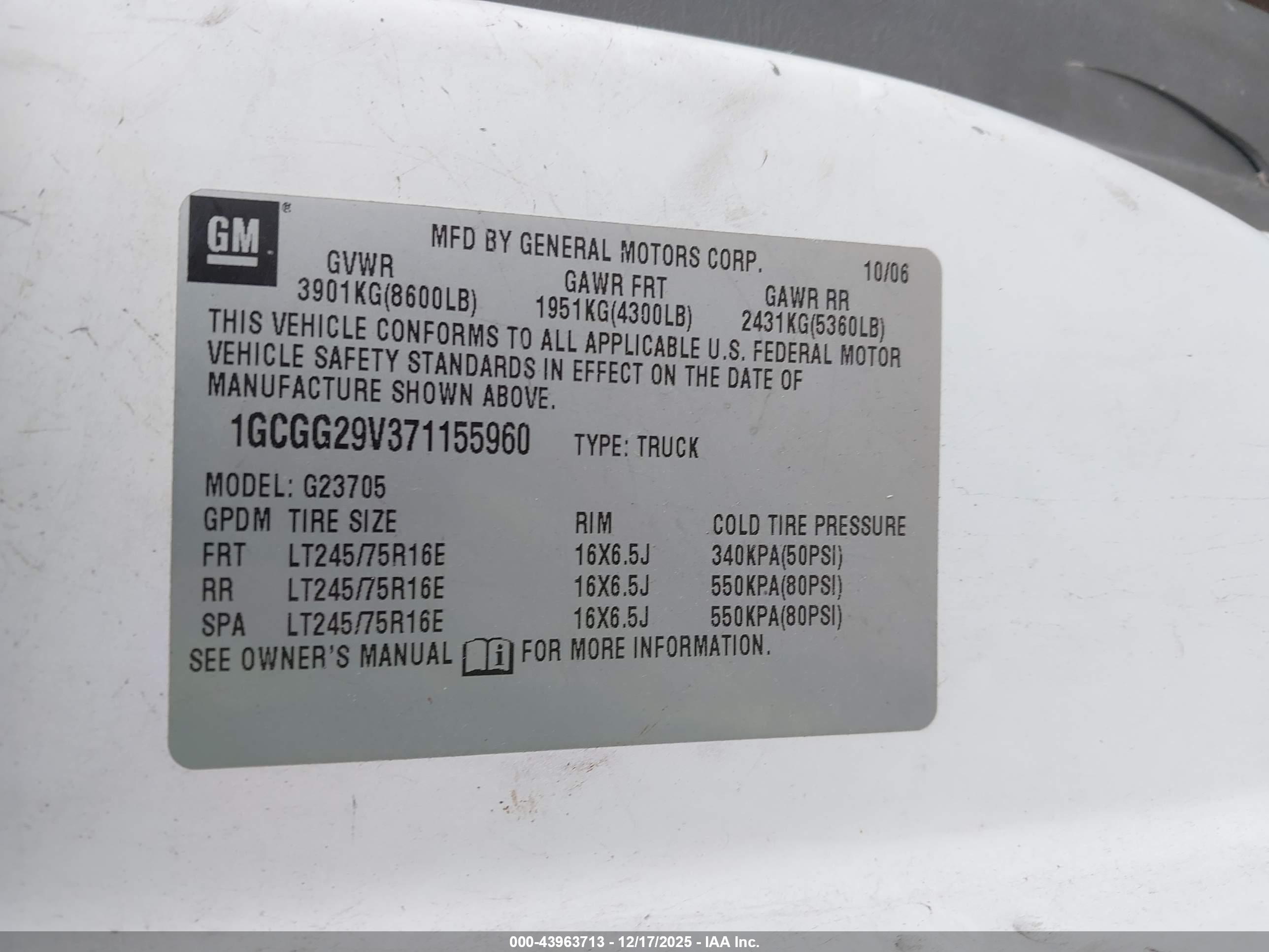 CHEVROLET EXPRESS image 9
