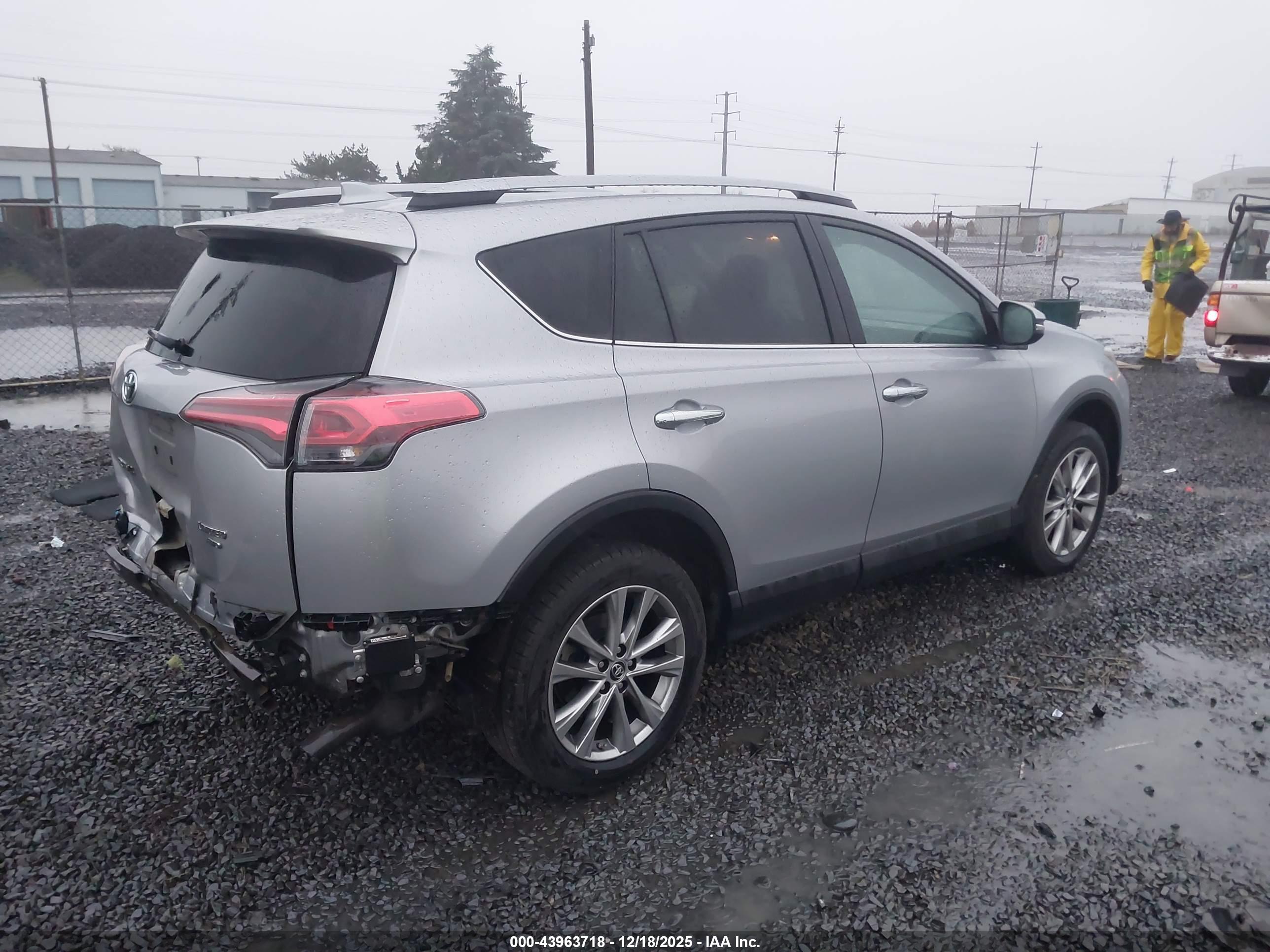 TOYOTA RAV4 image 4