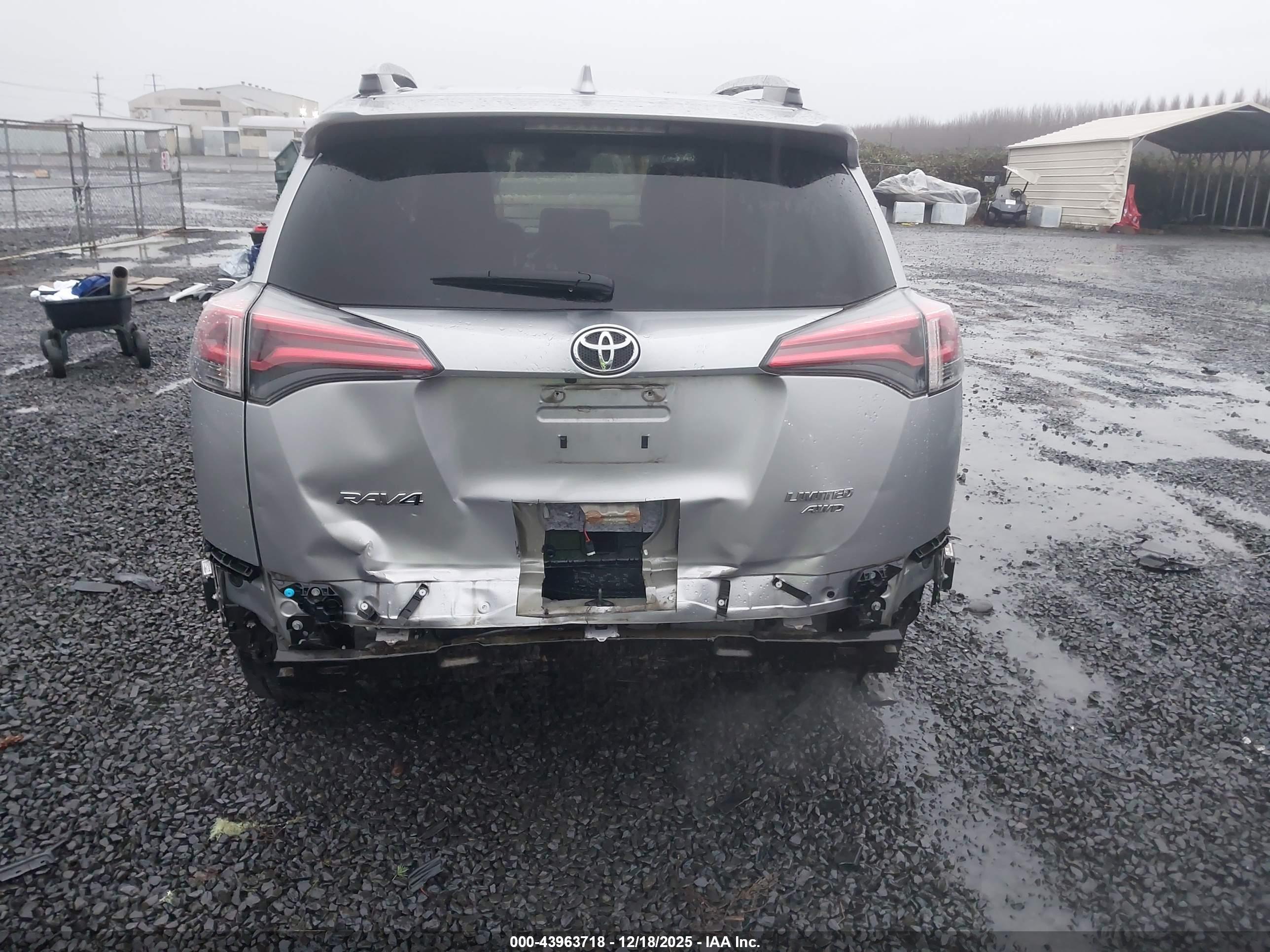 TOYOTA RAV4 image 6
