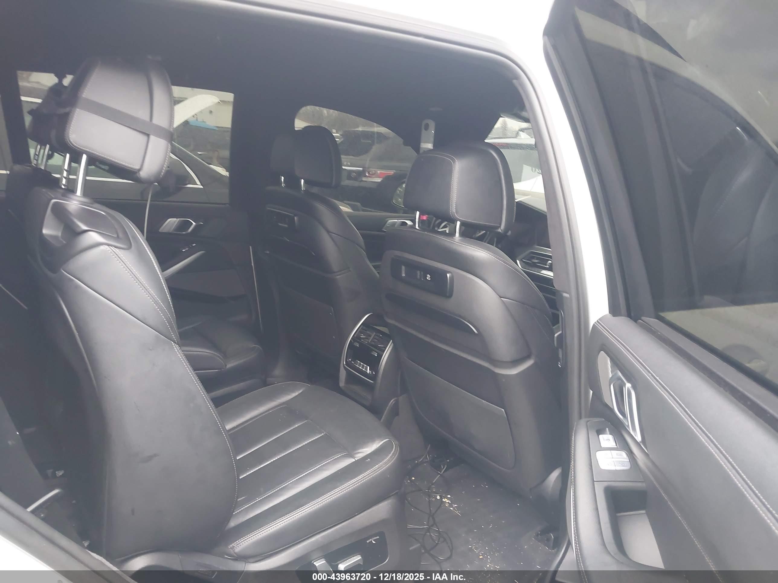 BMW X7 image 8