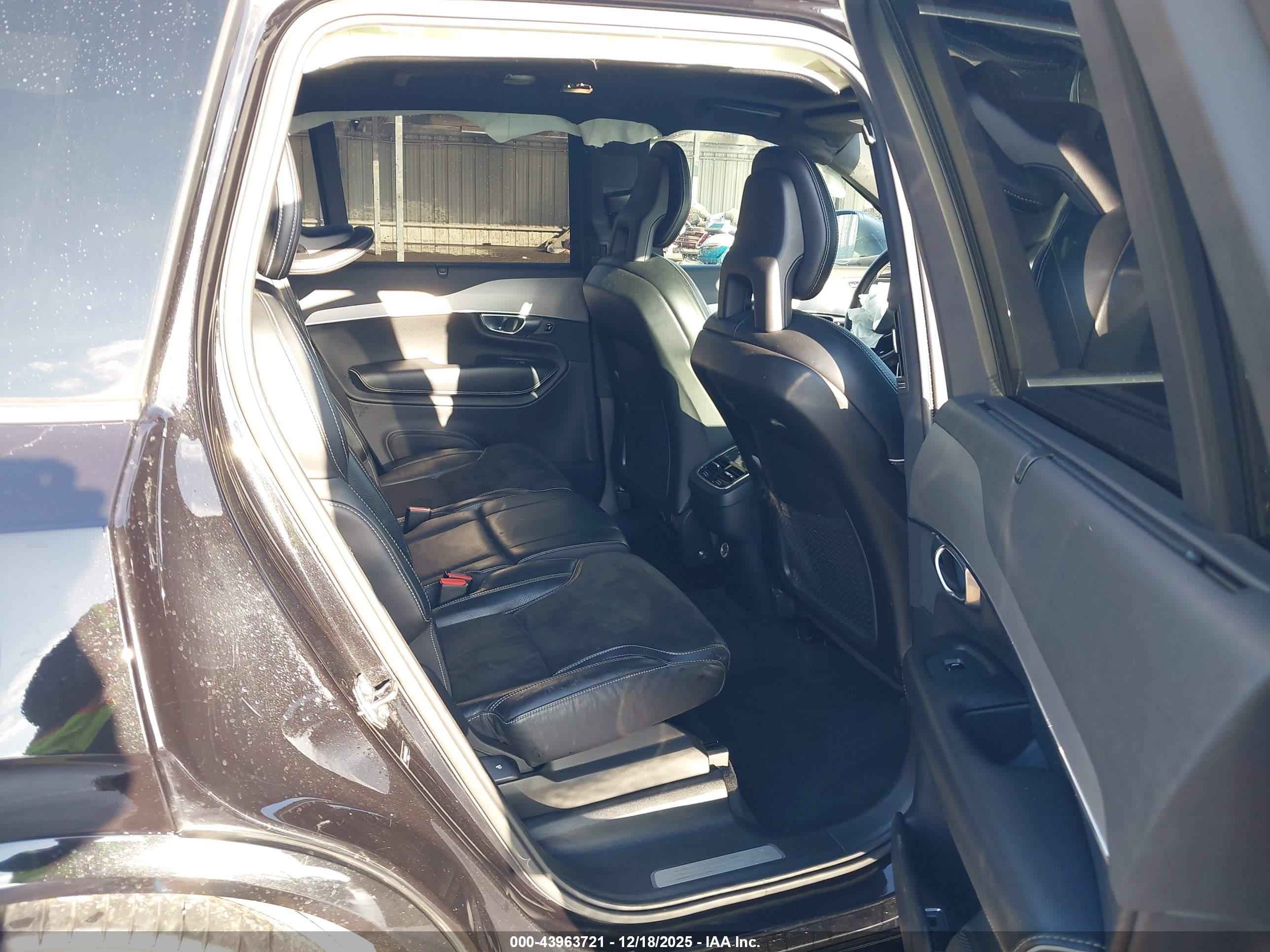 VOLVO XC90 image 8