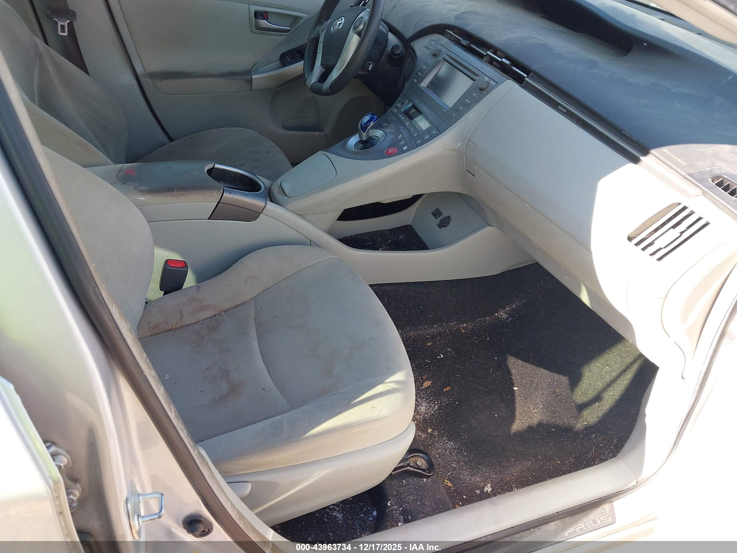 TOYOTA PRIUS image 5