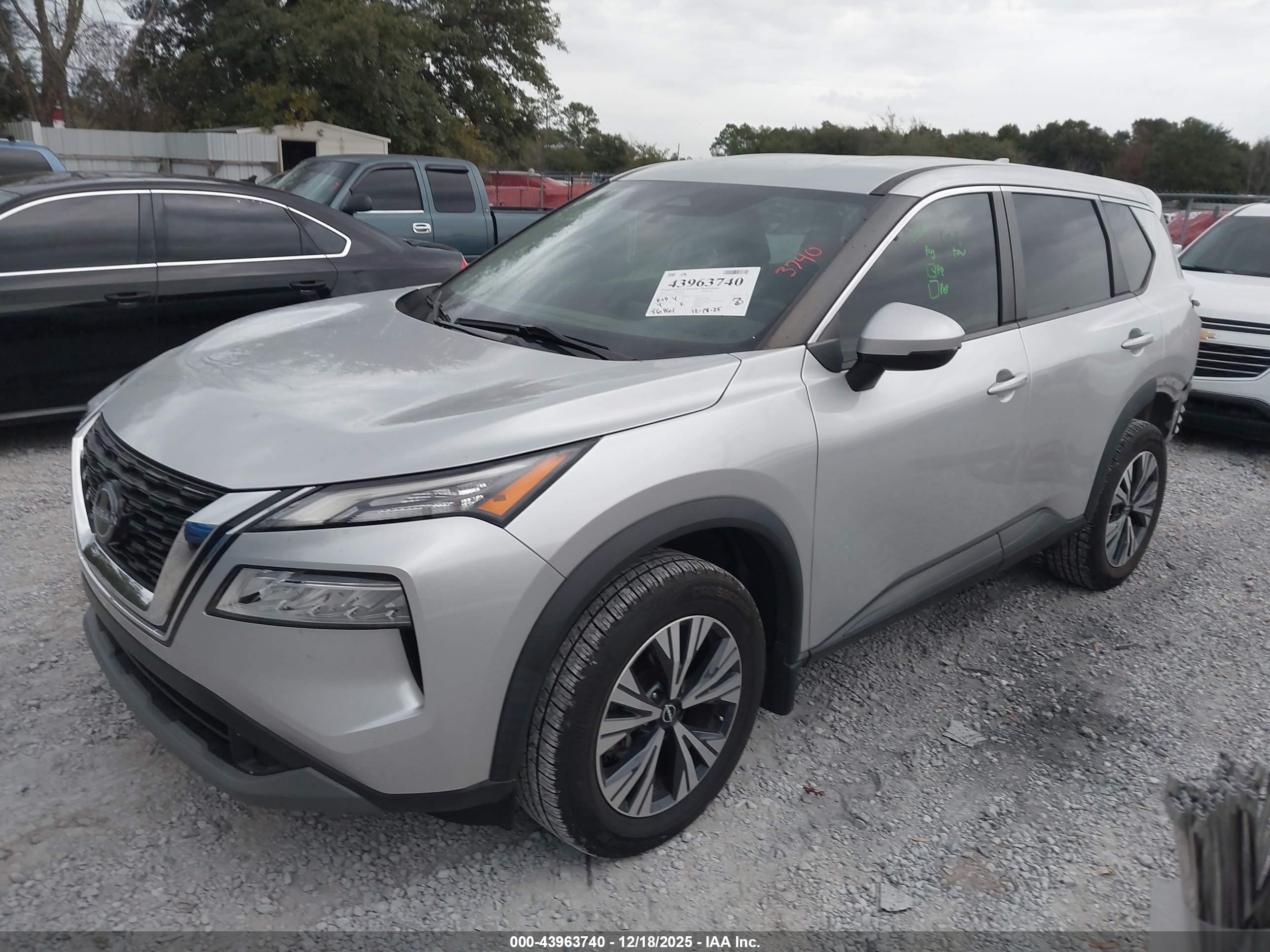 NISSAN ROGUE image 2