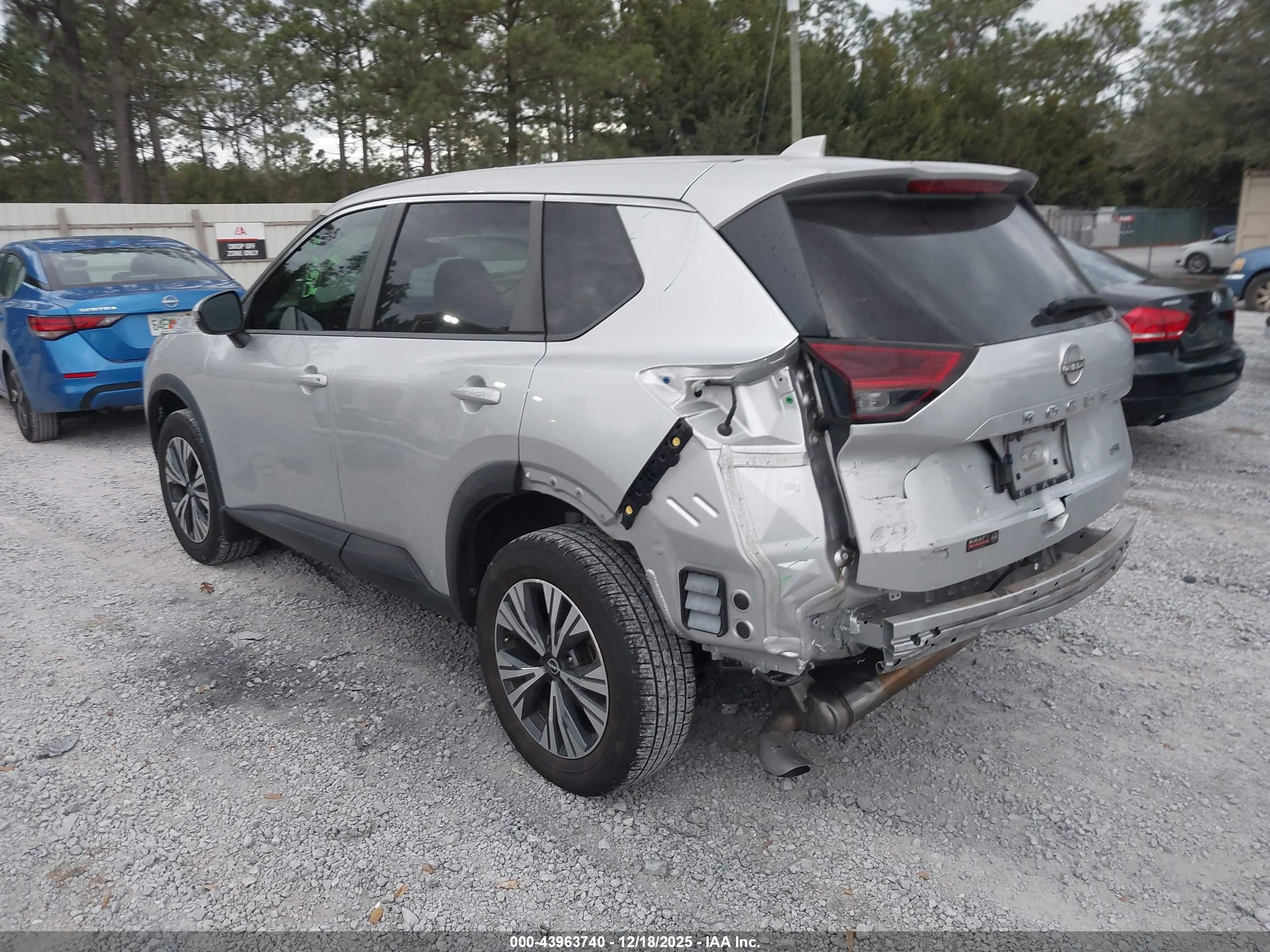 NISSAN ROGUE image 3