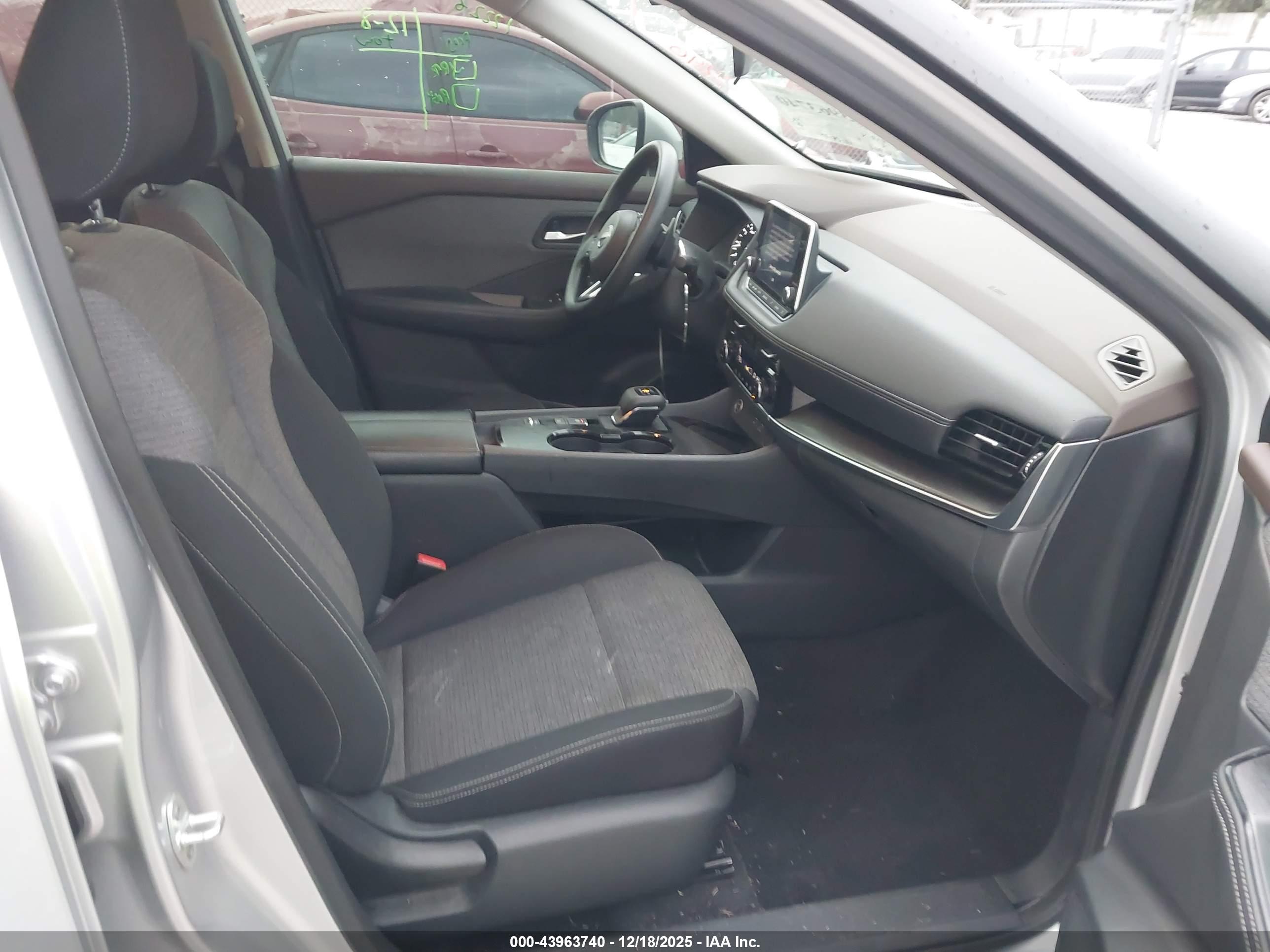 NISSAN ROGUE image 5