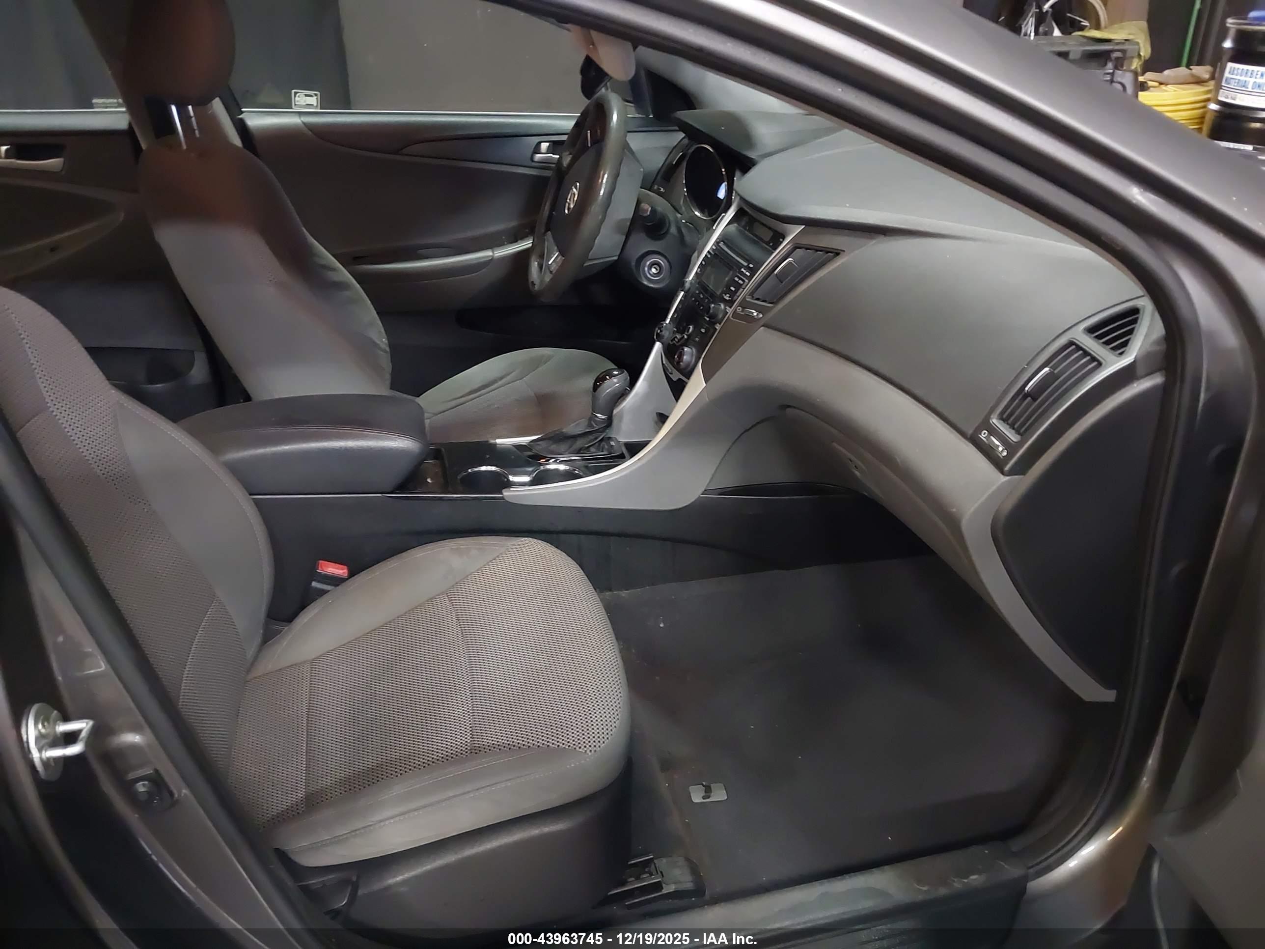 HYUNDAI SONATA image 5