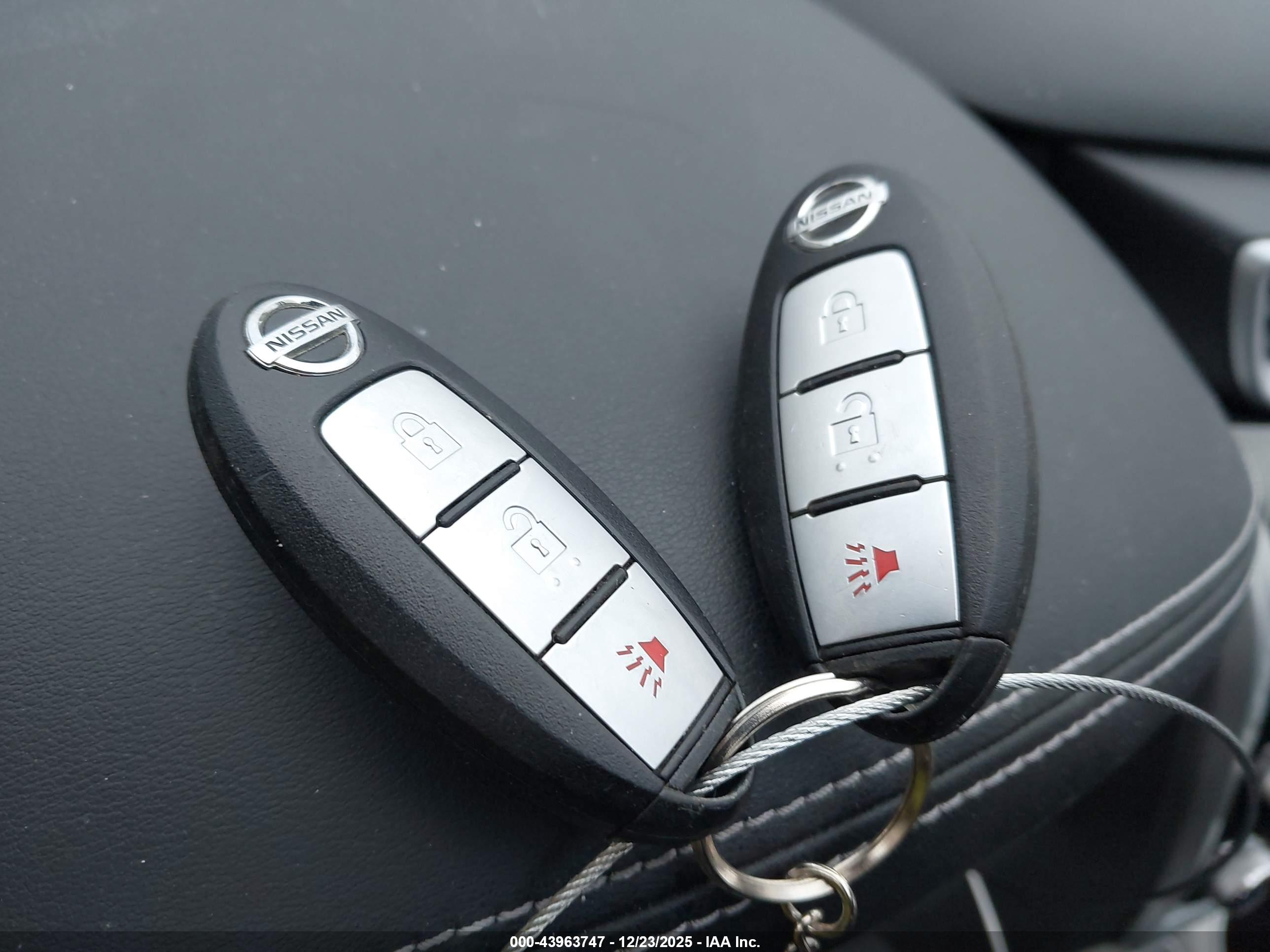 NISSAN MURANO image 11