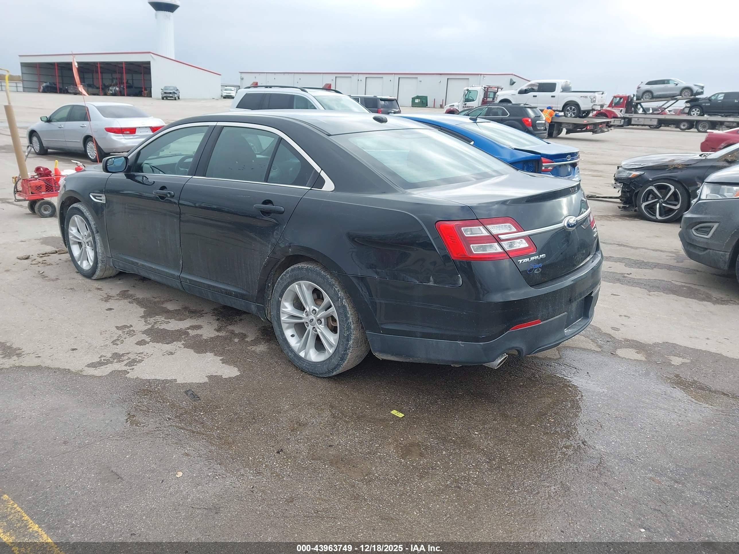 FORD TAURUS image 3
