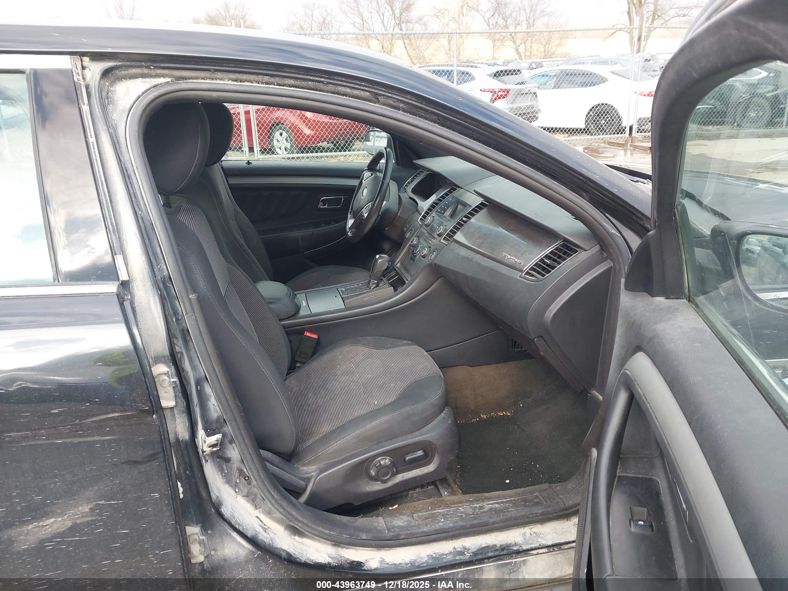 FORD TAURUS image 5
