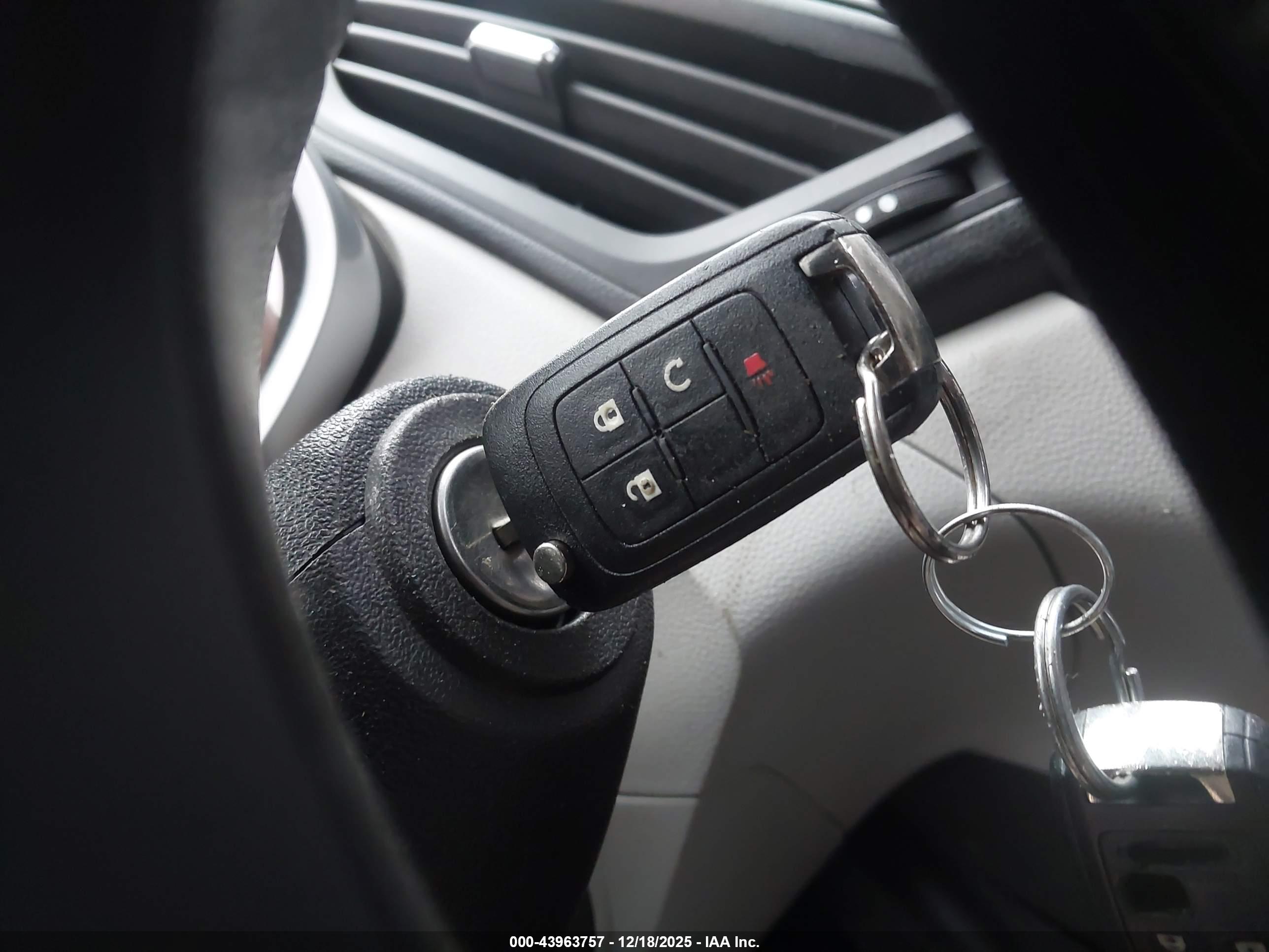 CHEVROLET EQUINOX image 11