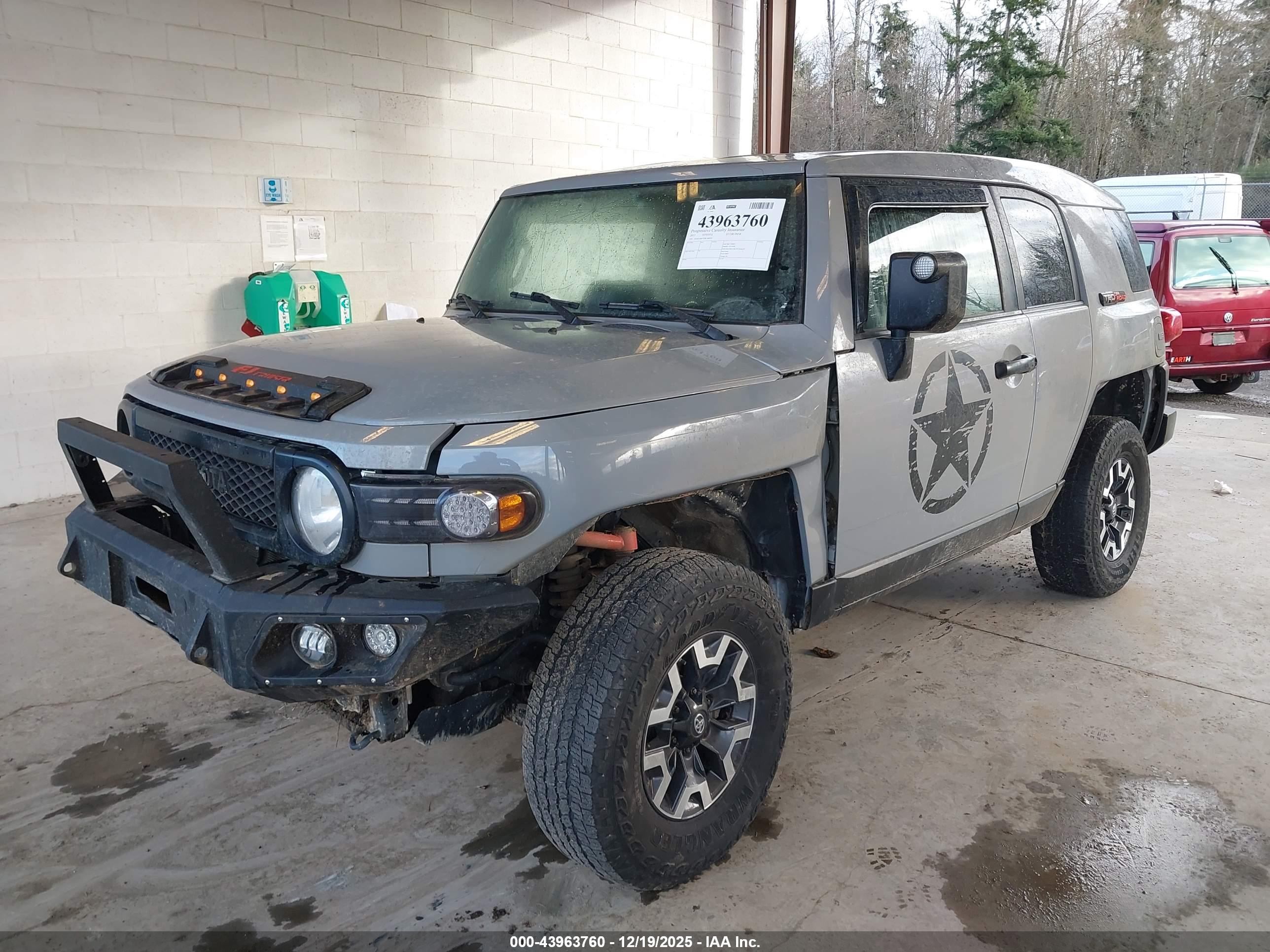 TOYOTA FJ image 2