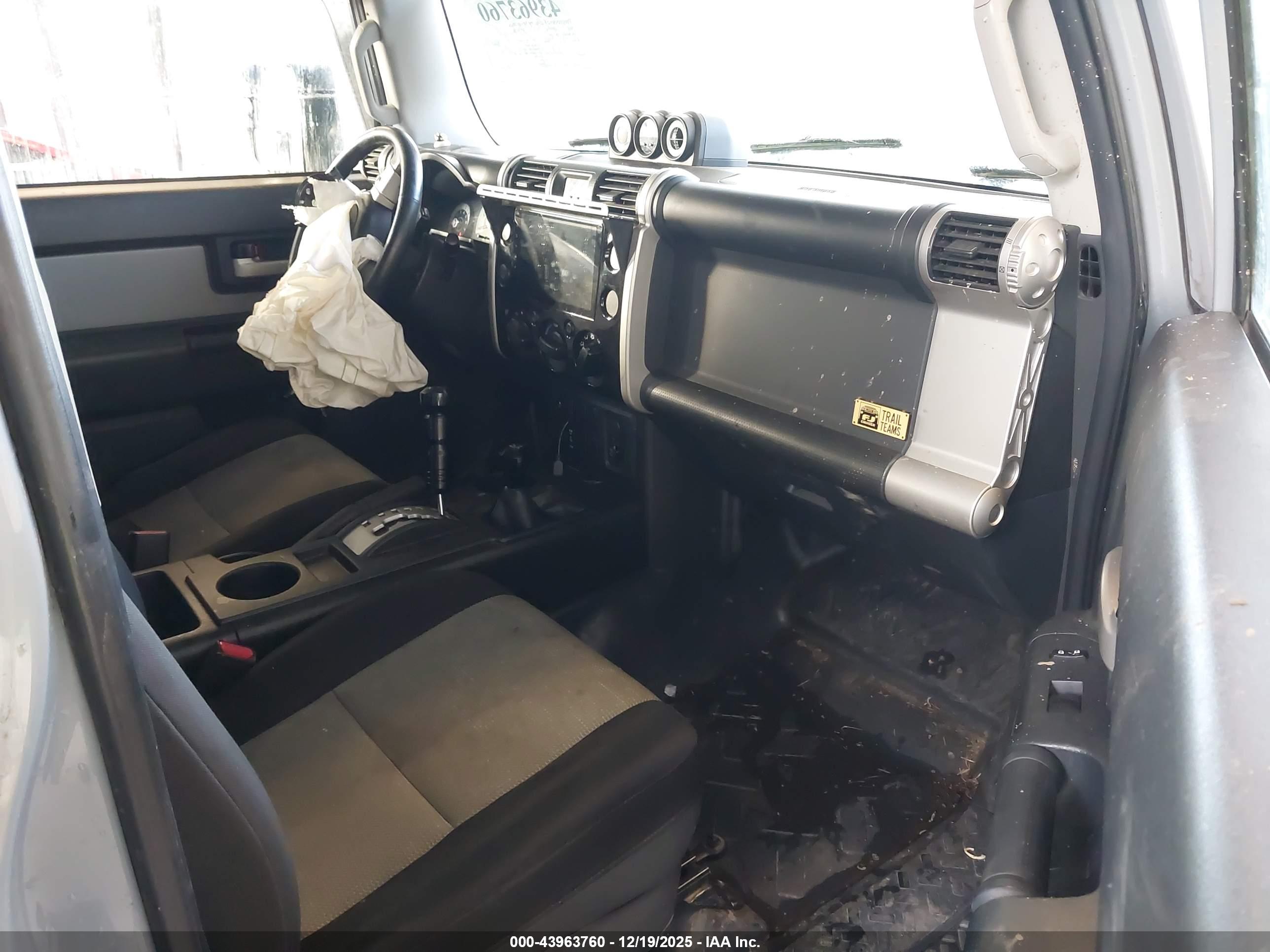TOYOTA FJ image 5