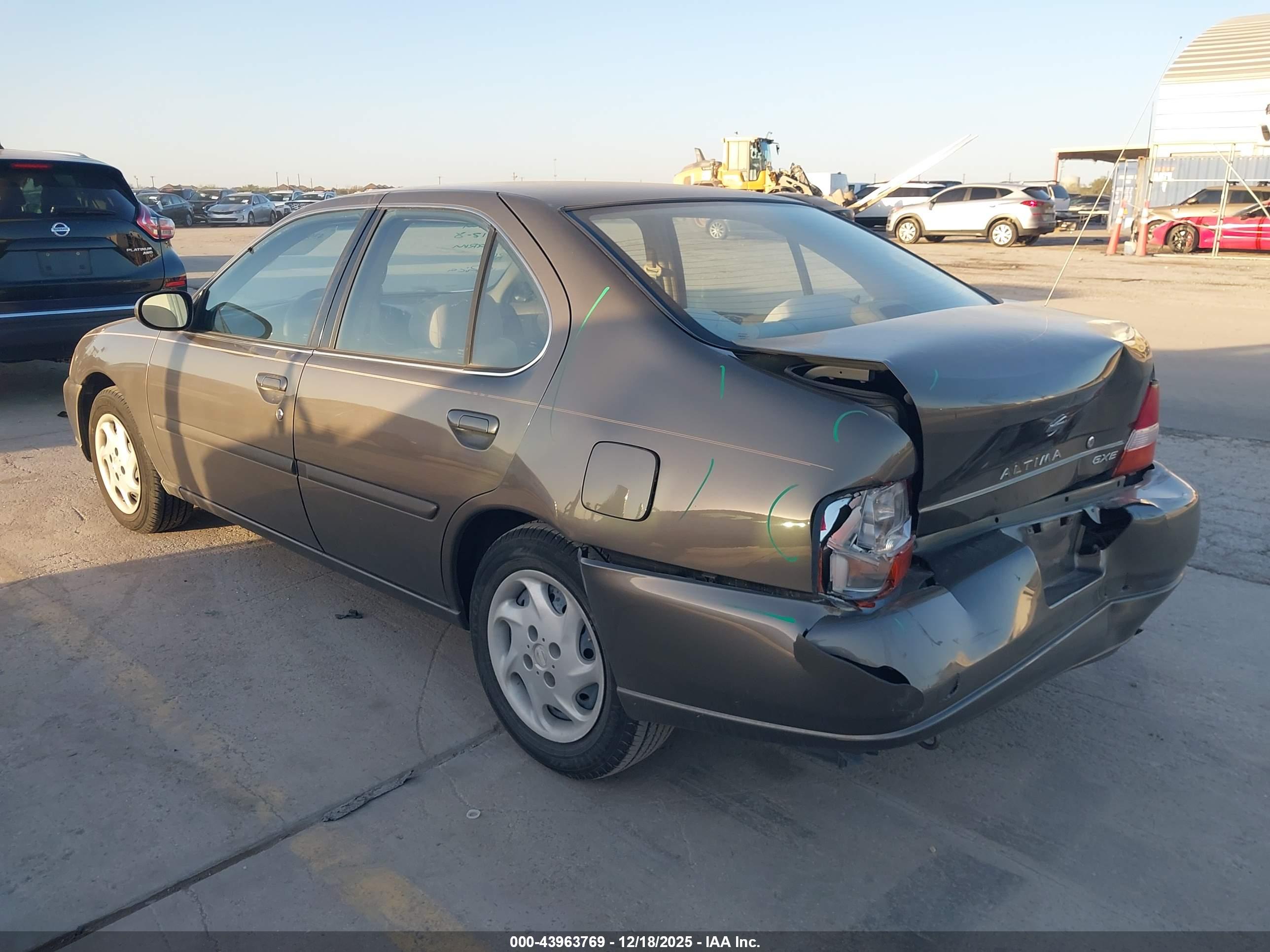 NISSAN ALTIMA image 3