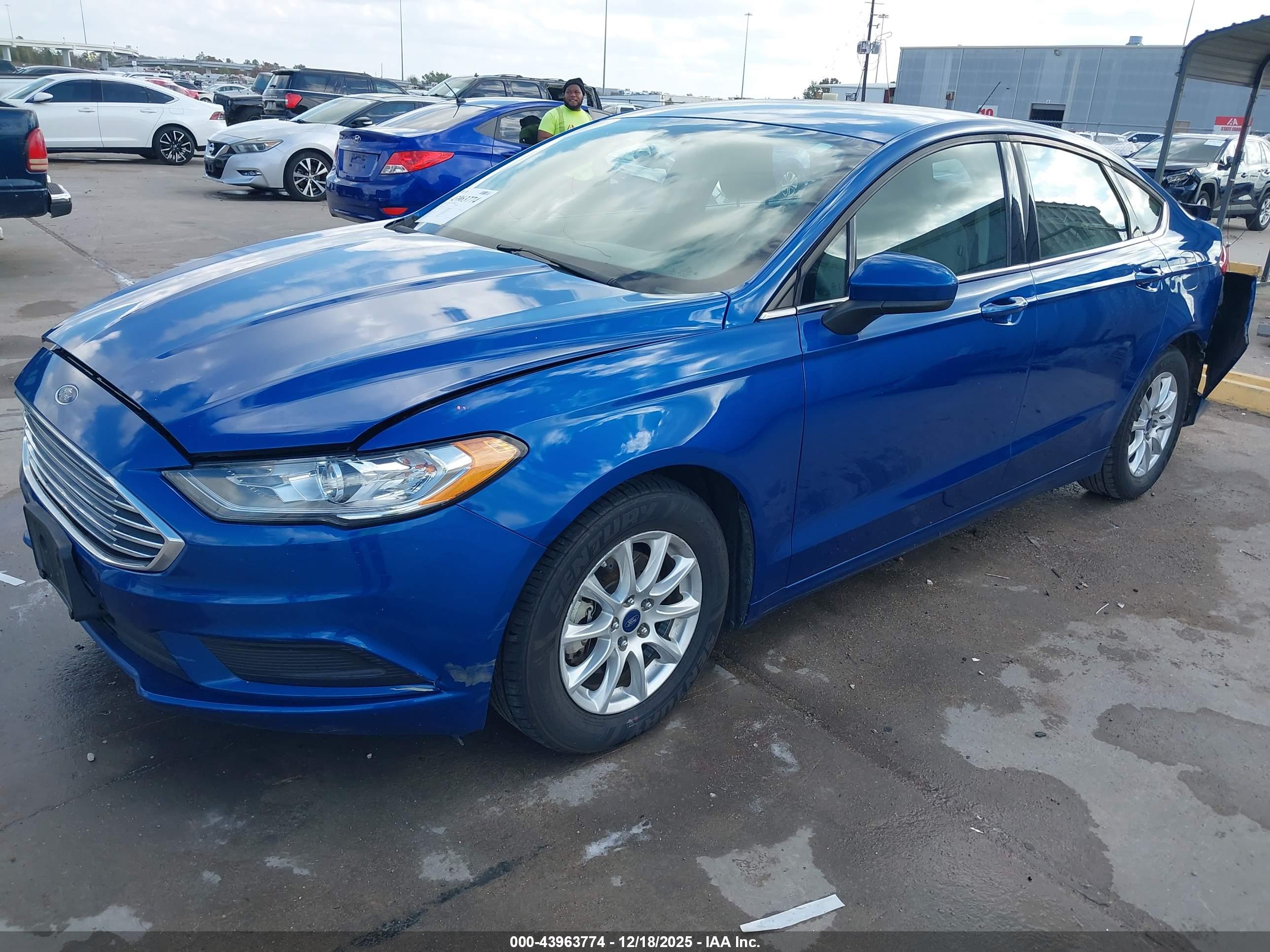 FORD FUSION image 2