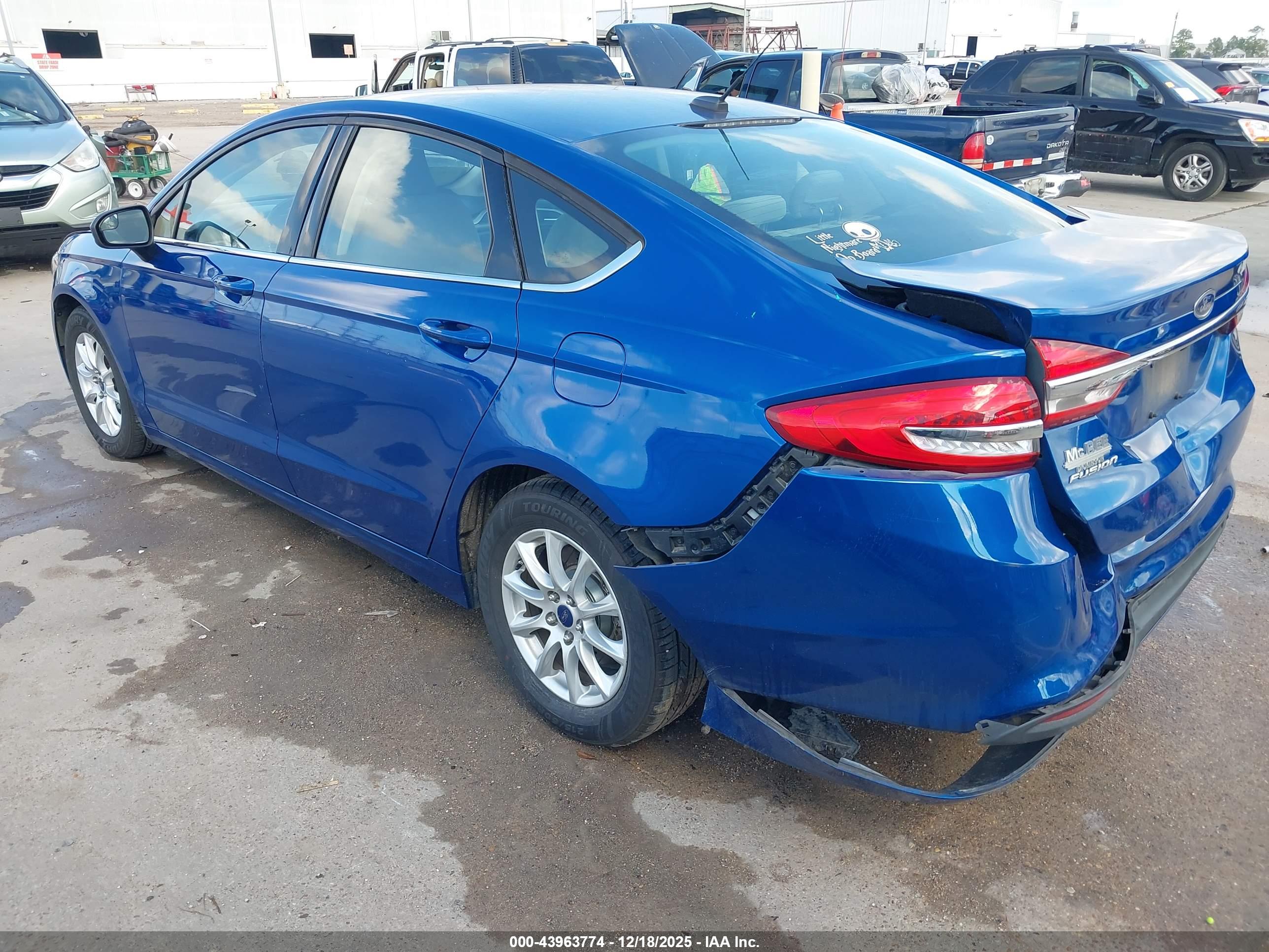 FORD FUSION image 3