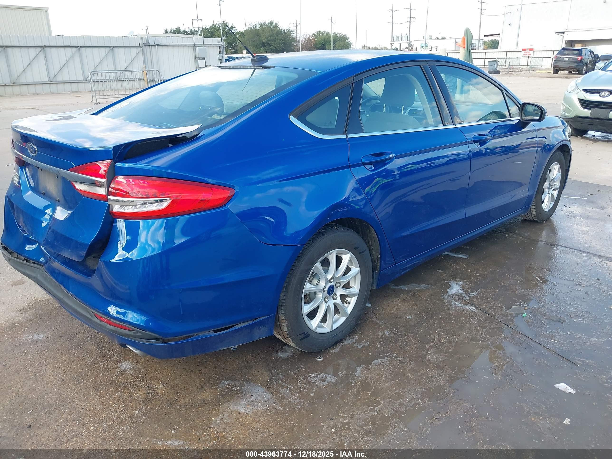 FORD FUSION image 4