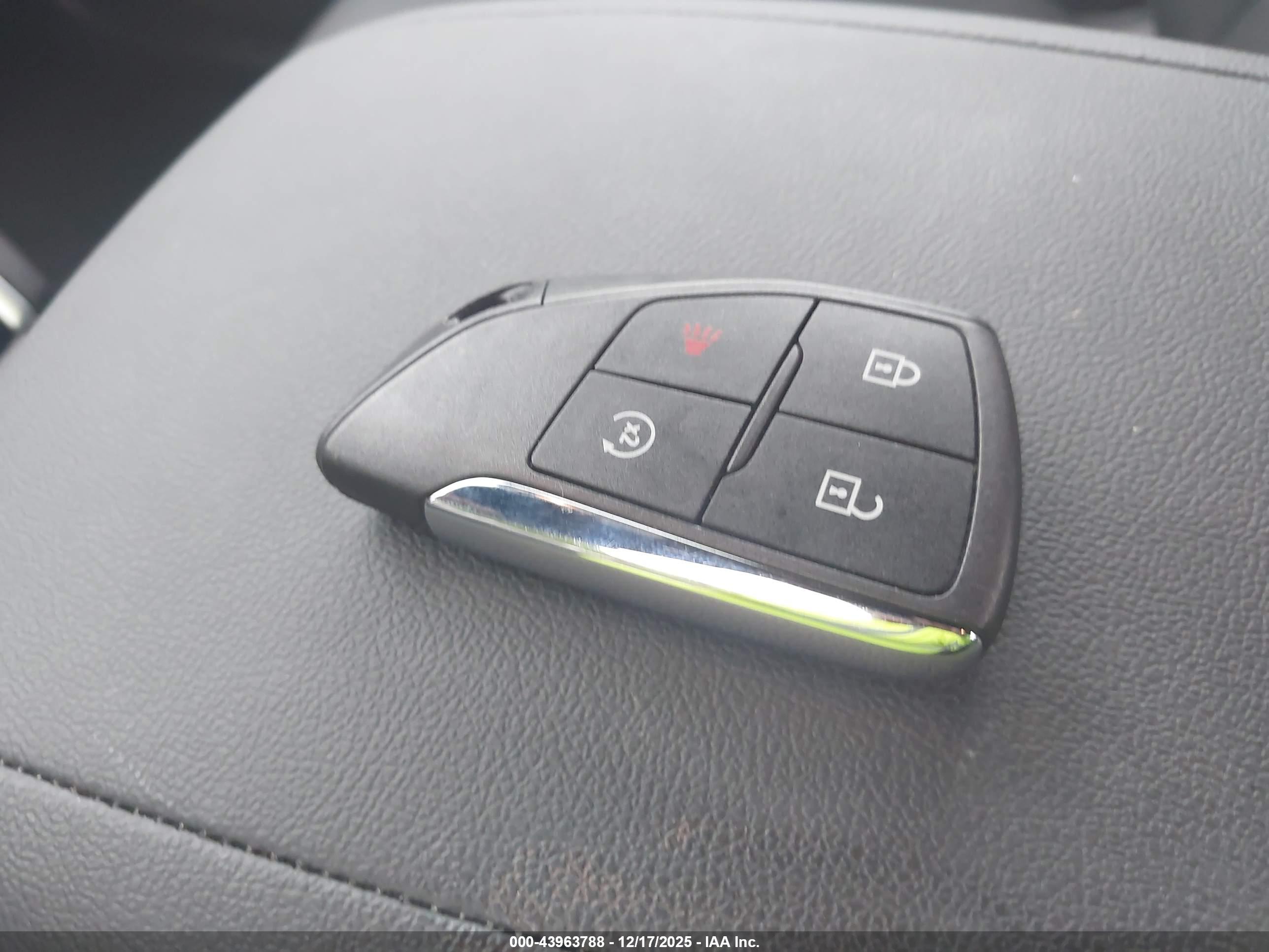 CHEVROLET COLORADO image 11