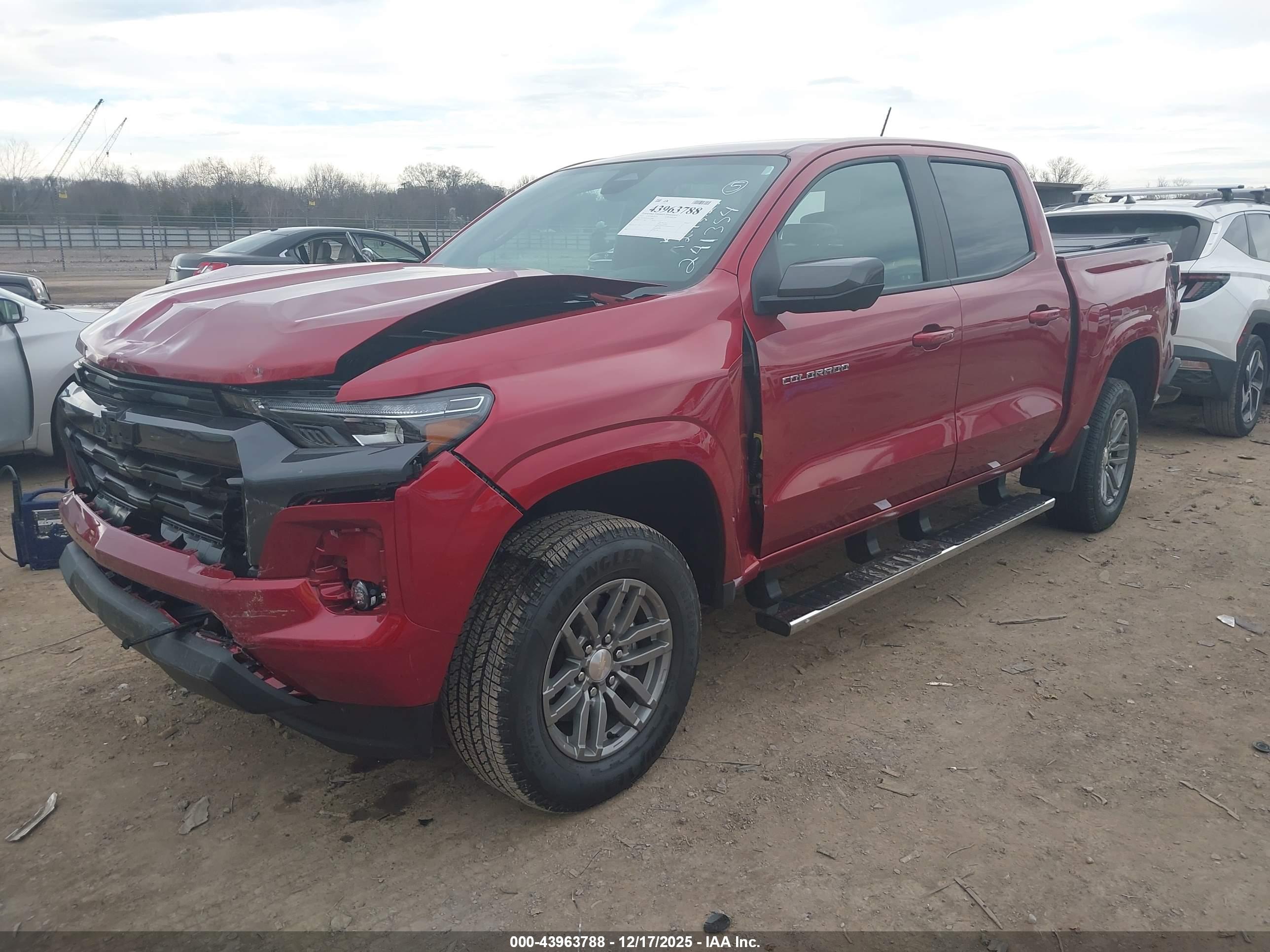 CHEVROLET COLORADO image 2