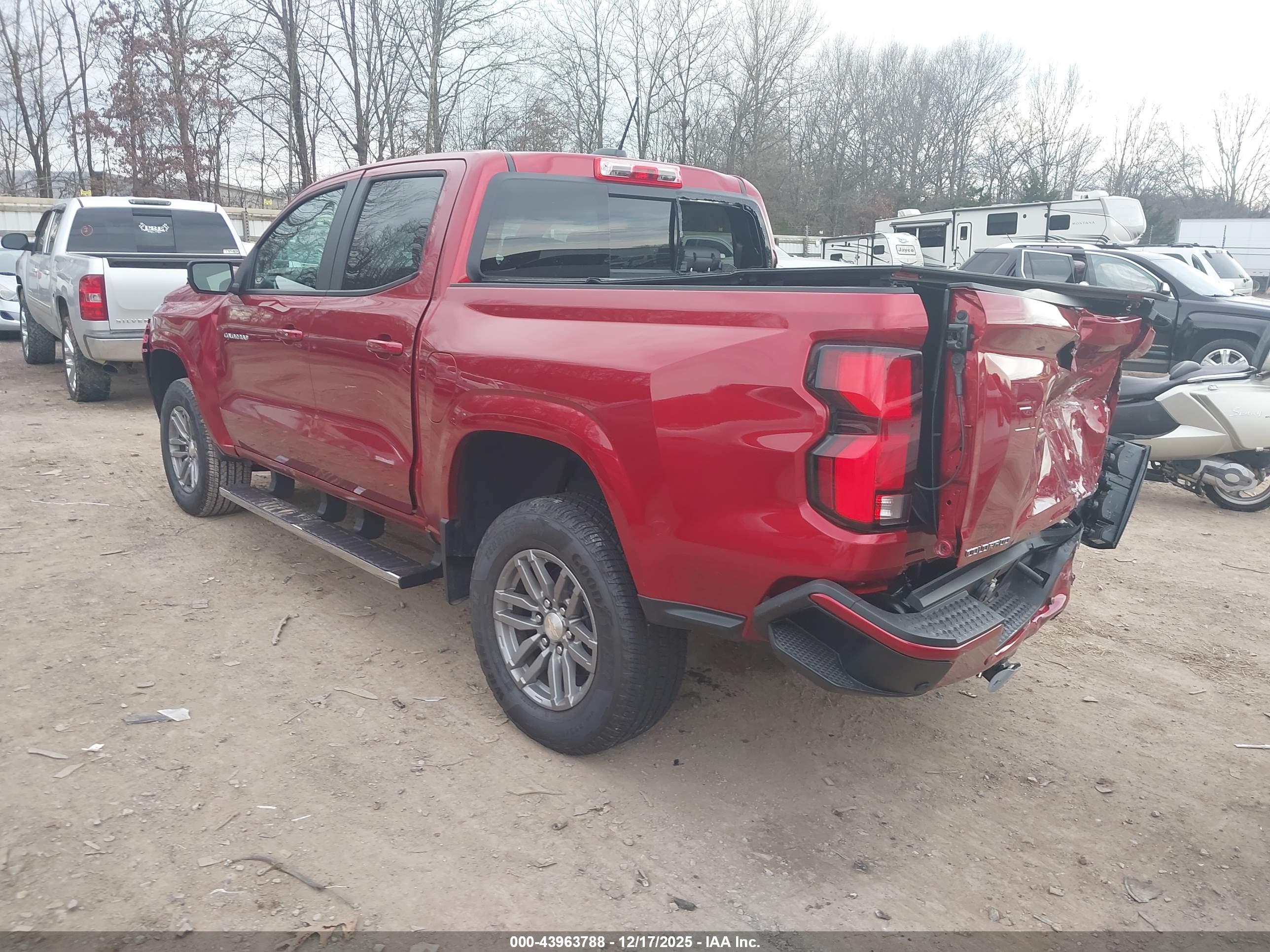 CHEVROLET COLORADO image 3