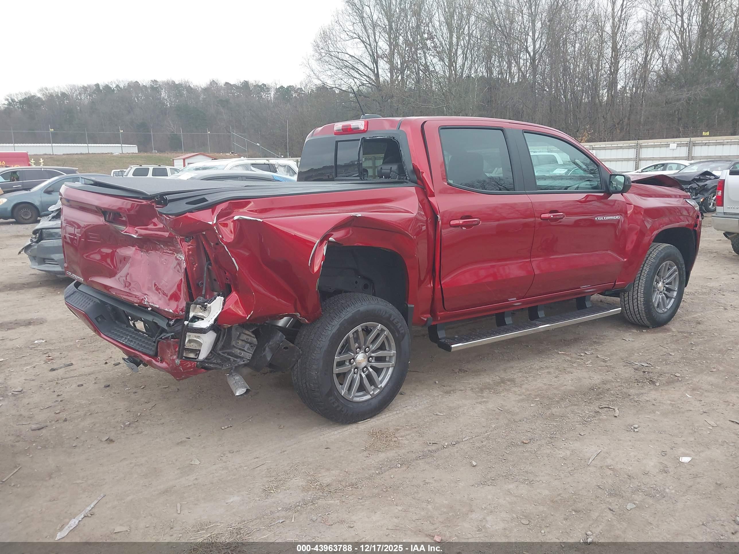 CHEVROLET COLORADO image 4