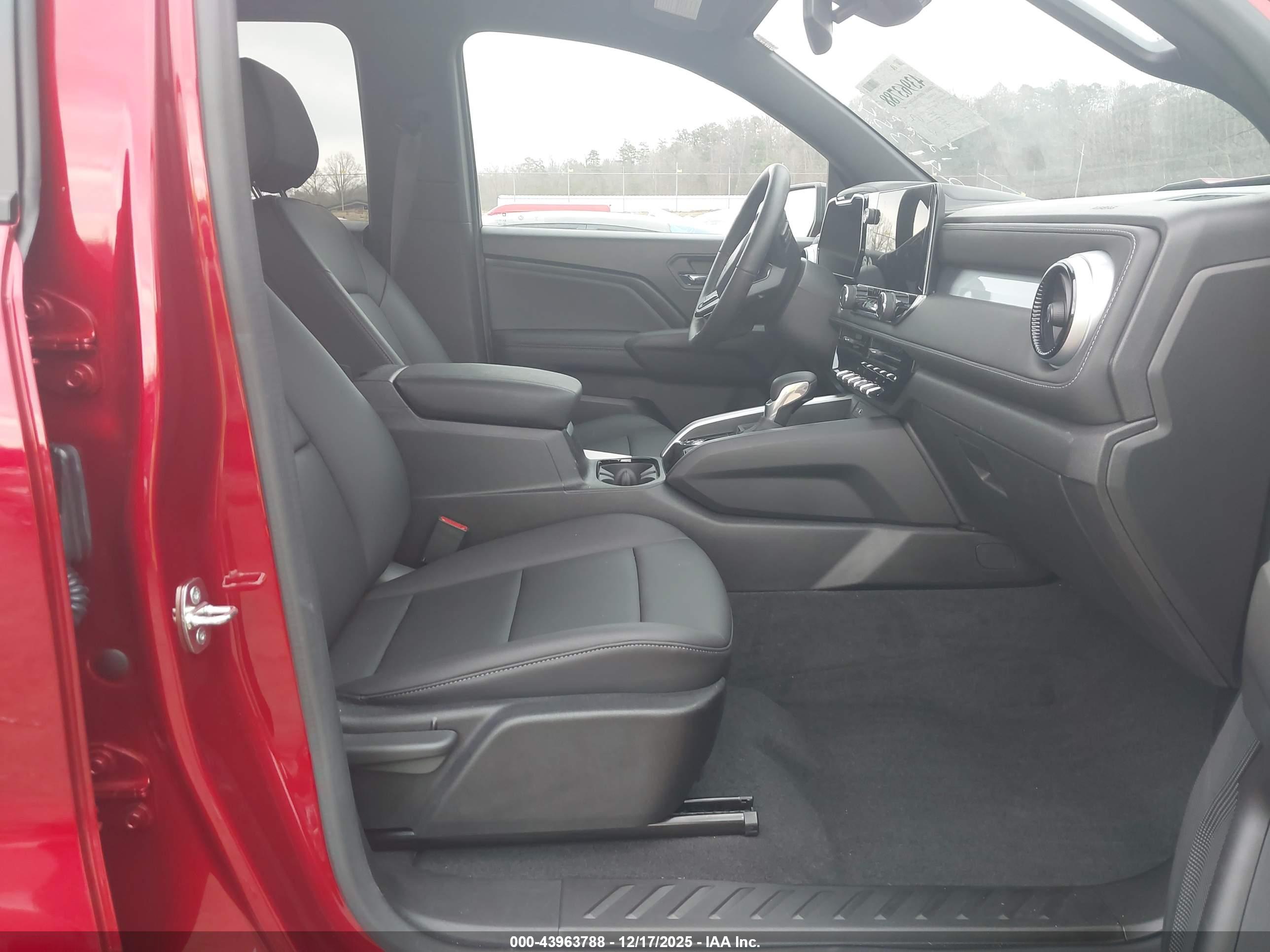 CHEVROLET COLORADO image 5