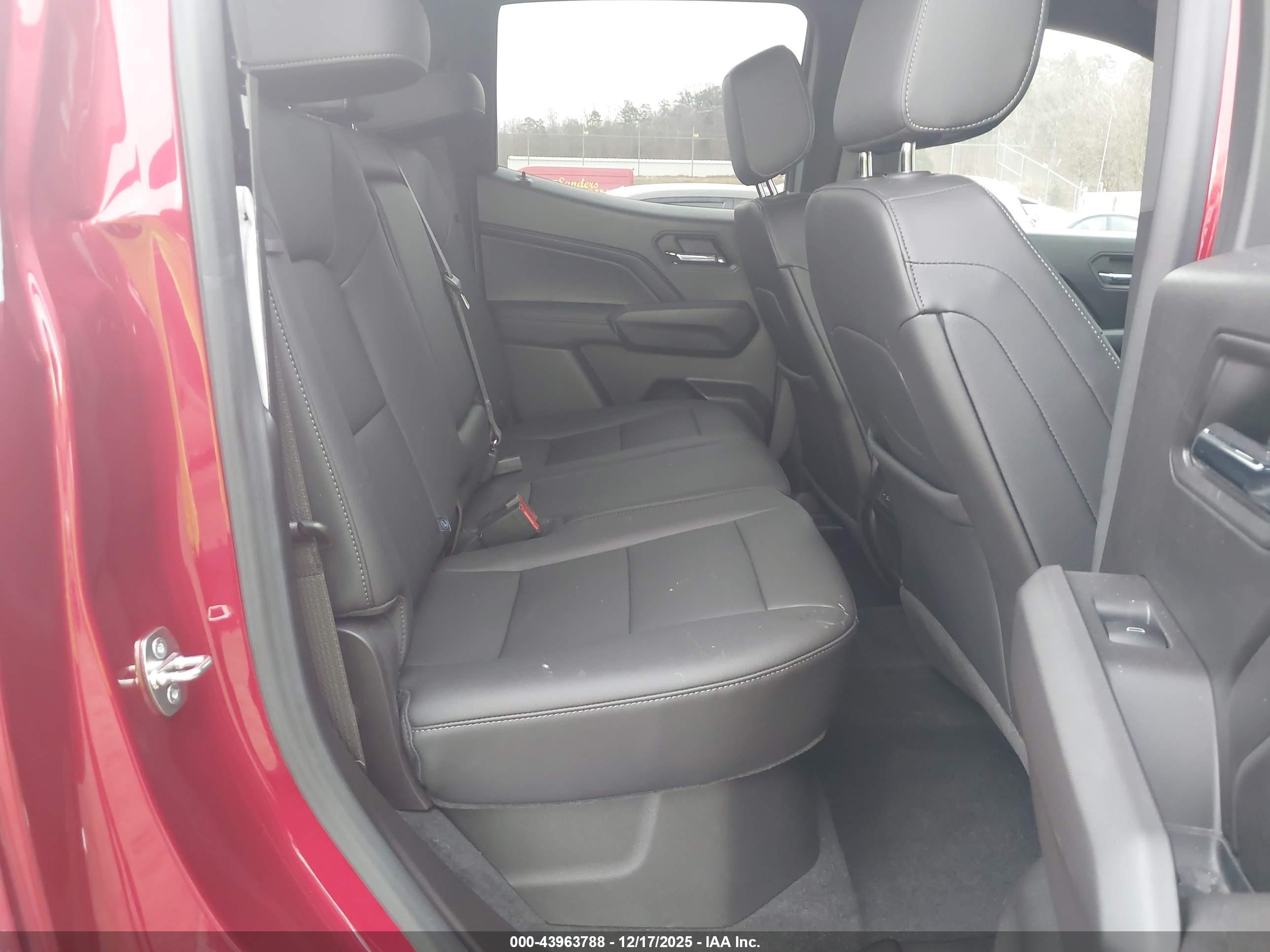 CHEVROLET COLORADO image 8