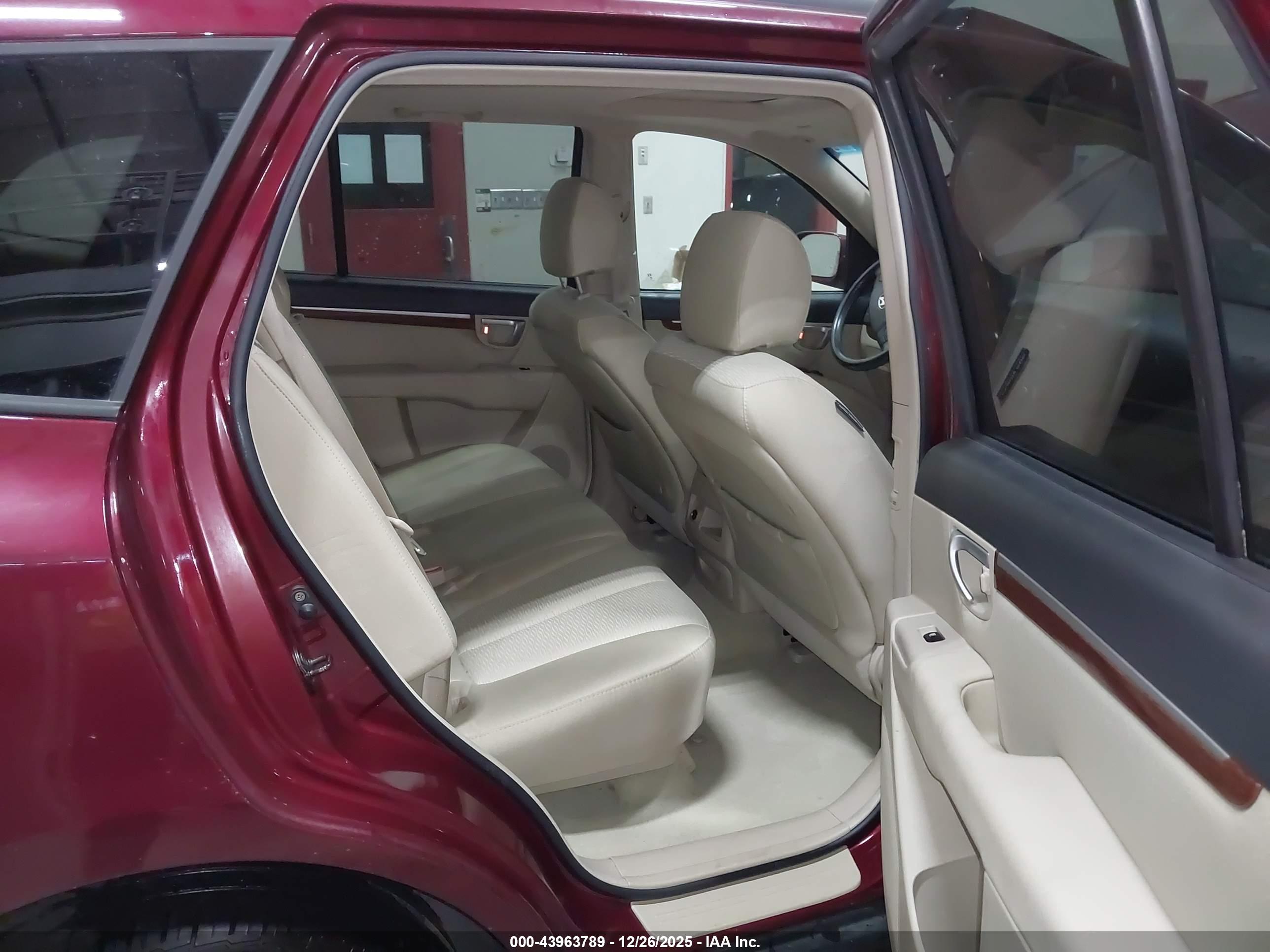 HYUNDAI SANTA image 8