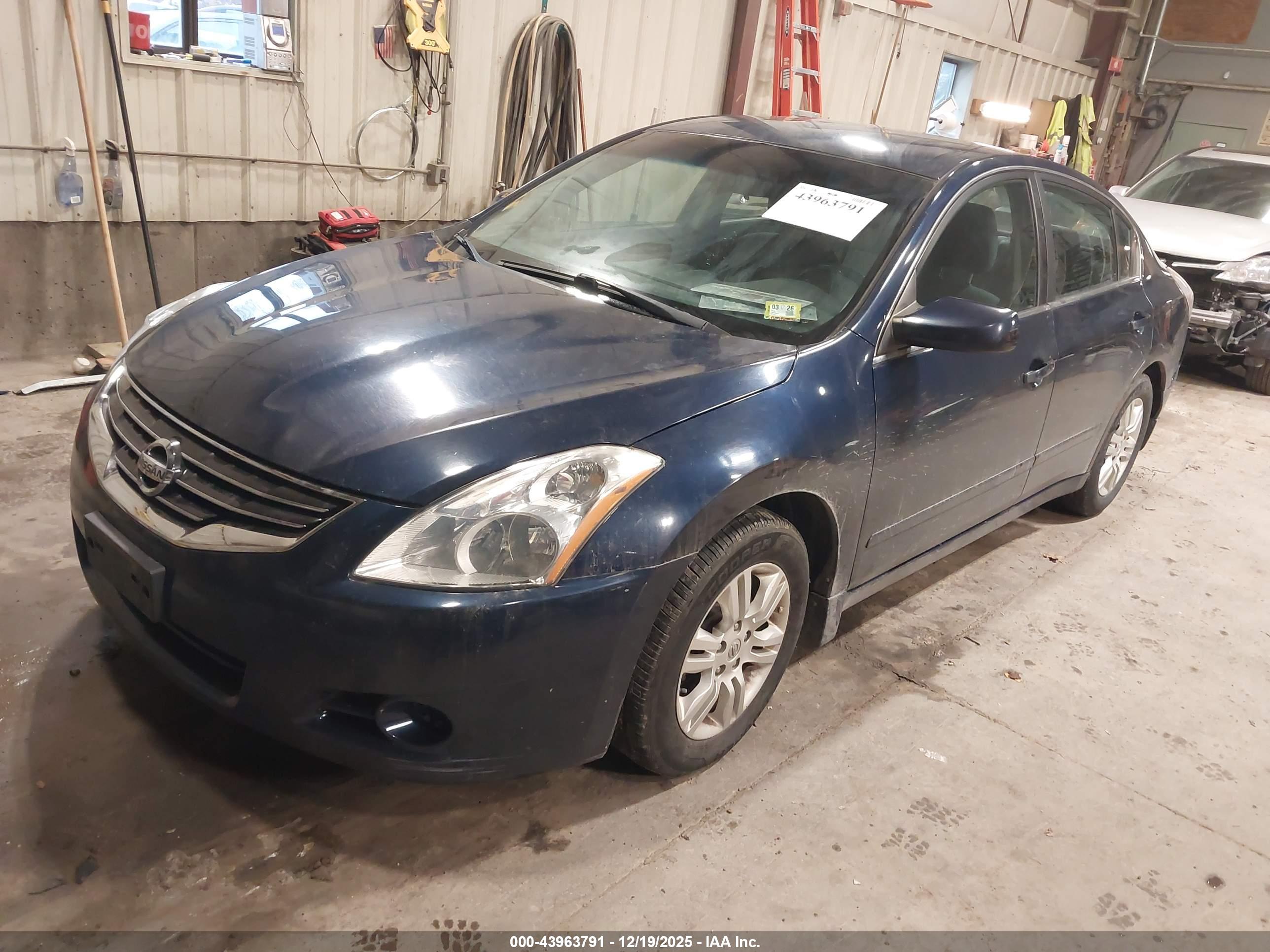 NISSAN ALTIMA image 2