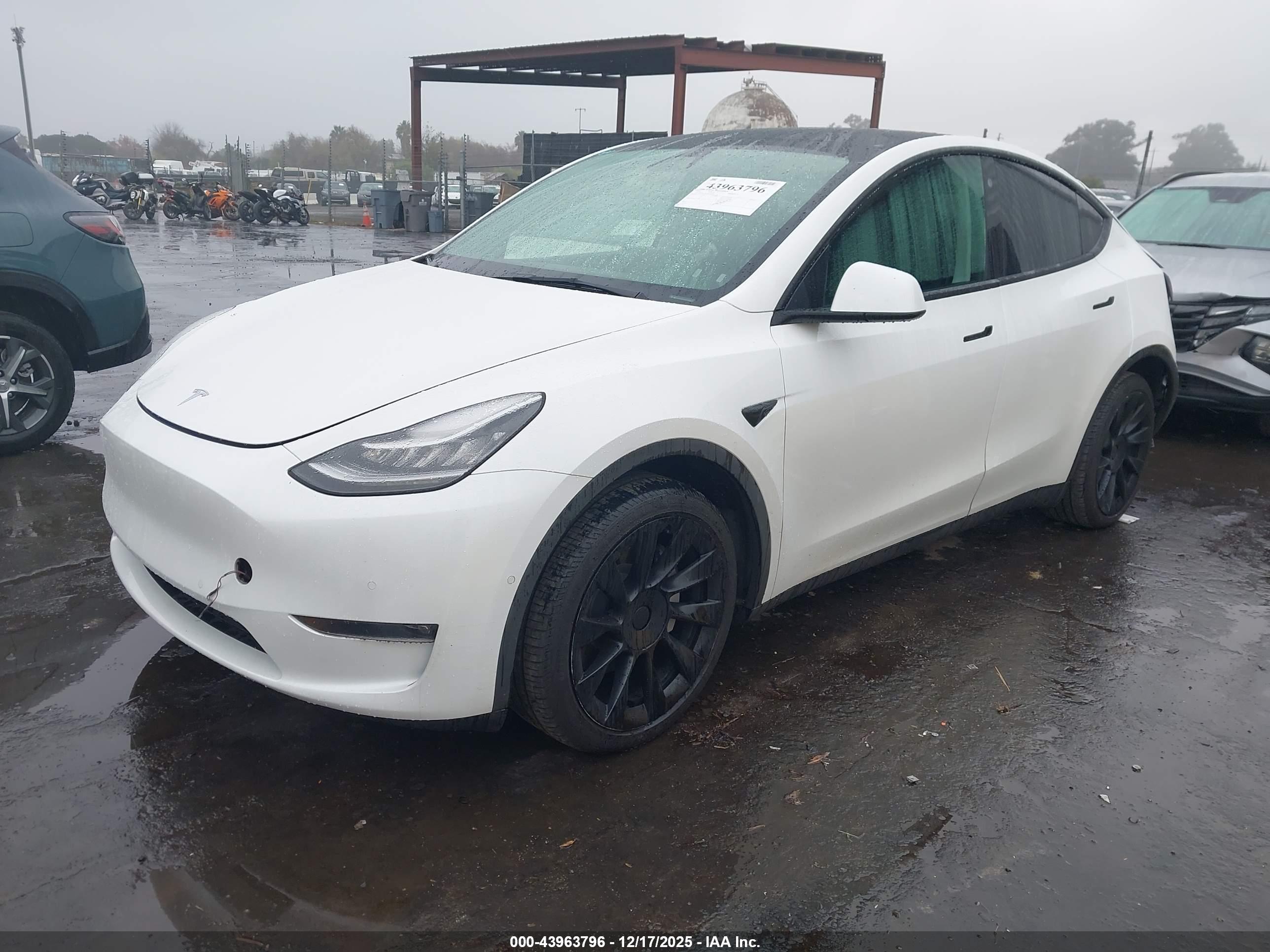 TESLA MODEL image 2