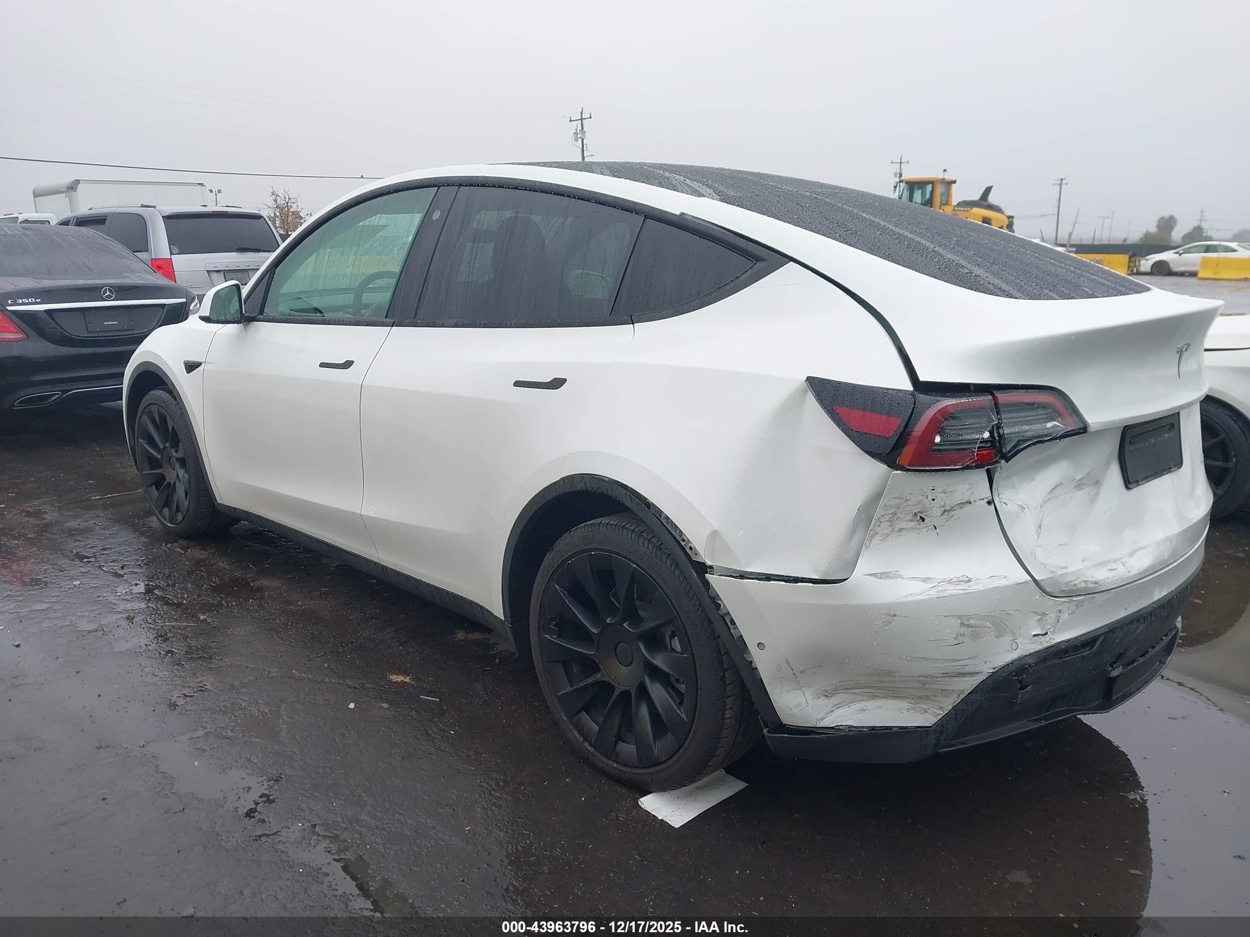 TESLA MODEL image 3
