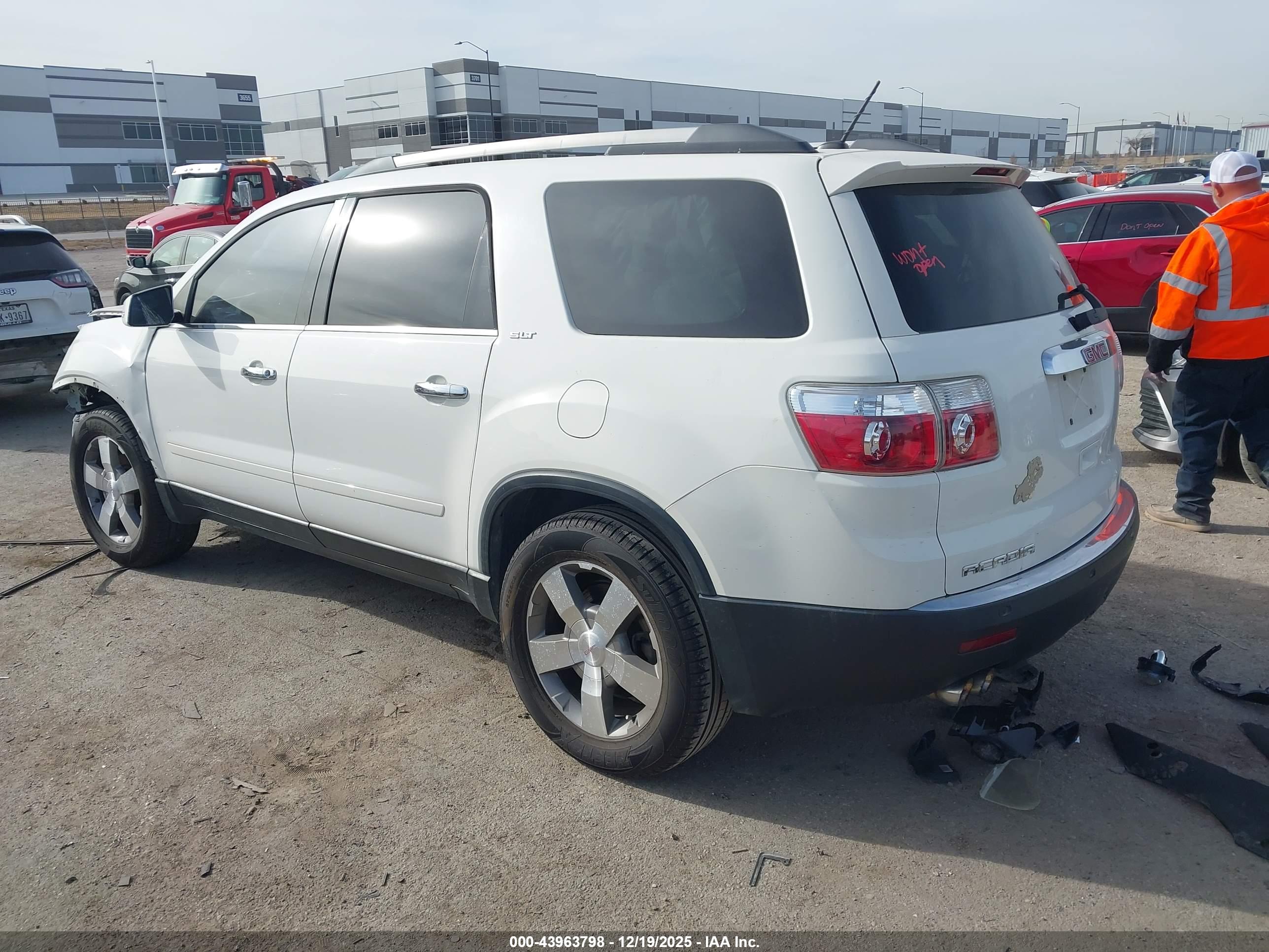 GMC ACADIA image 3
