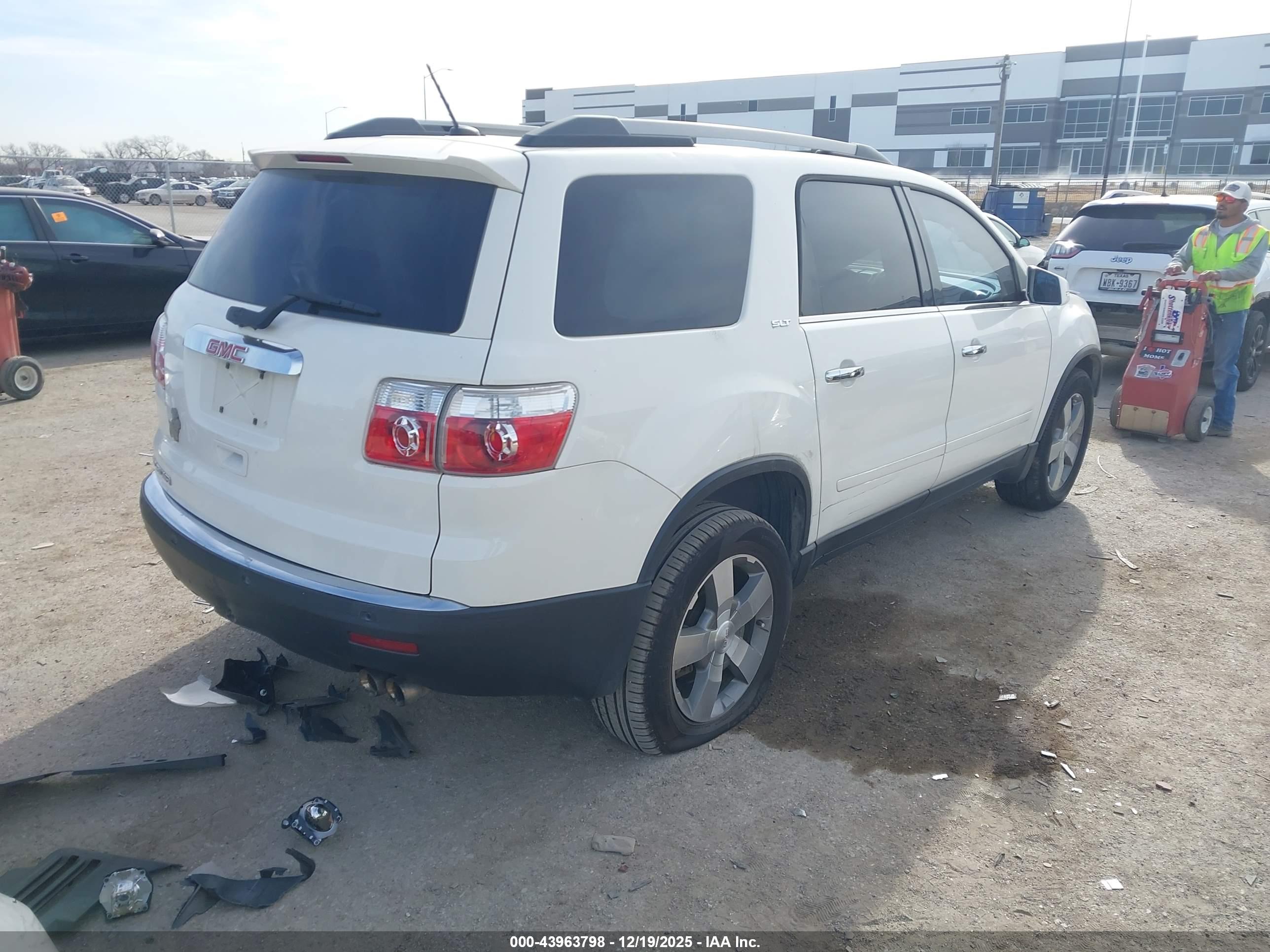 GMC ACADIA image 4