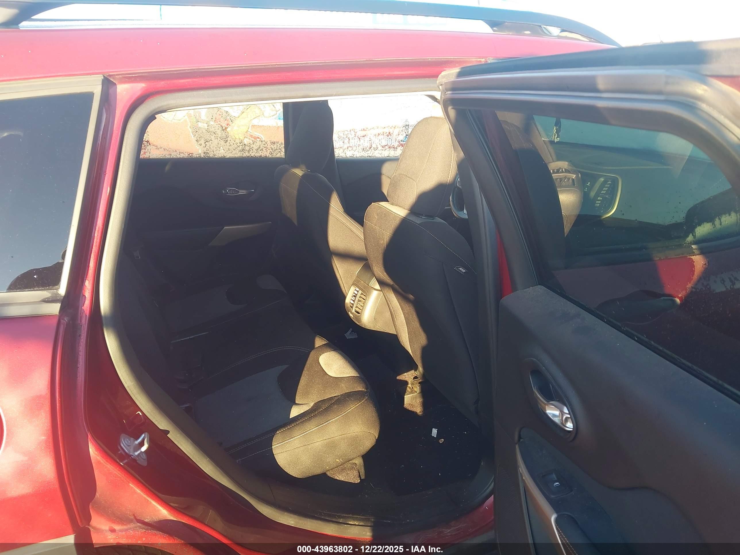JEEP CHEROKEE image 8