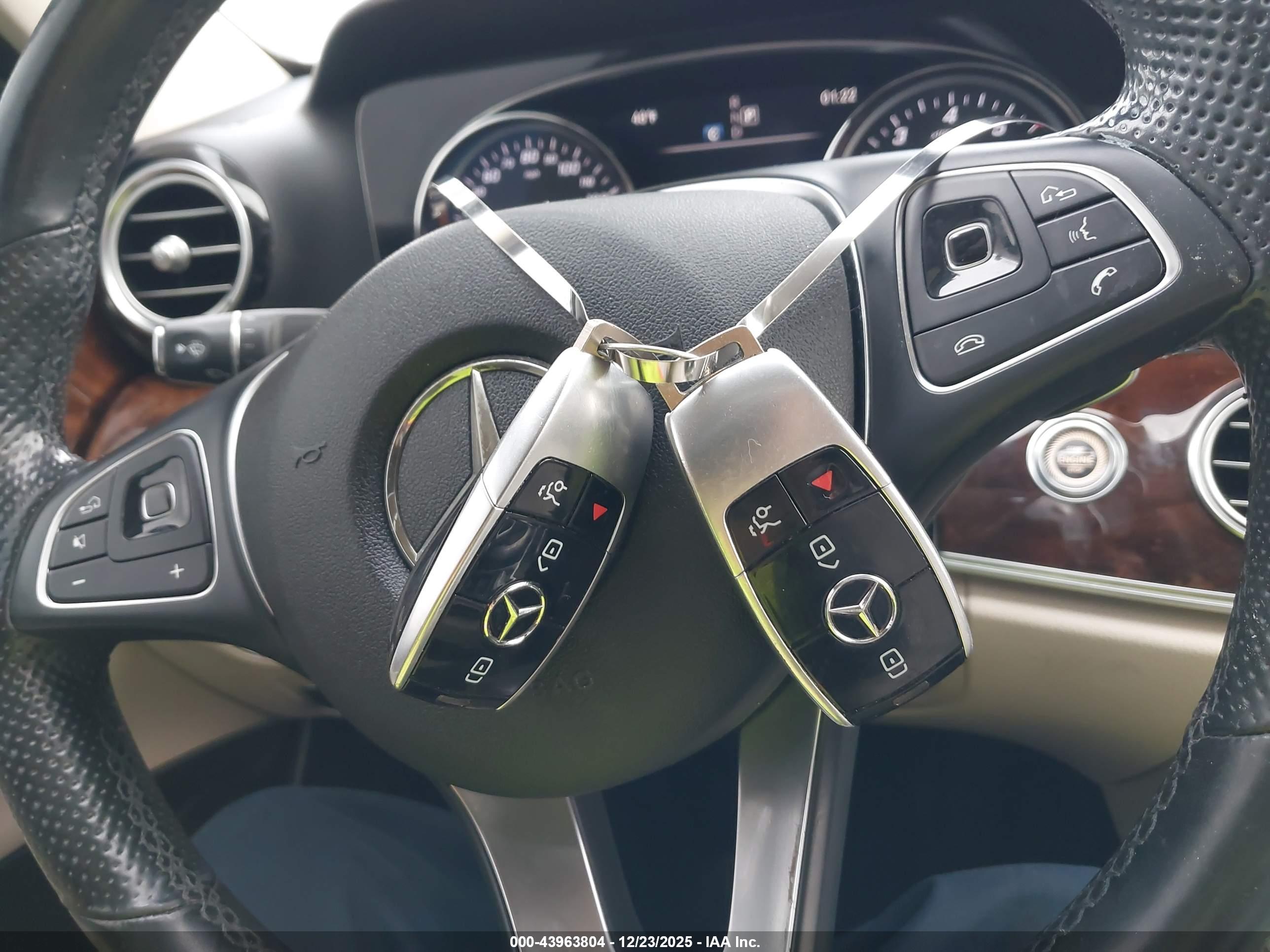 MERCEDES-BENZ E image 11