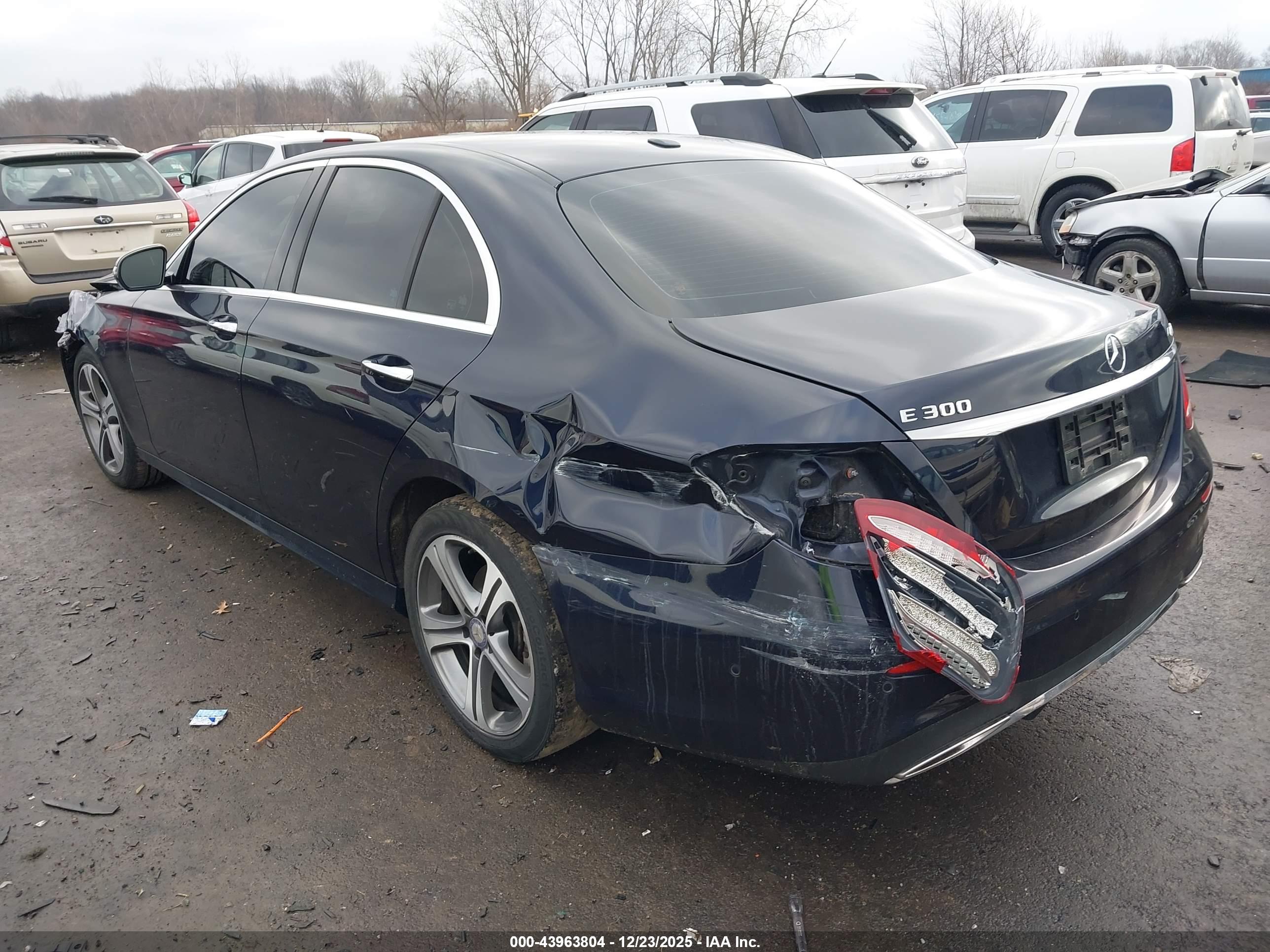 MERCEDES-BENZ E image 3