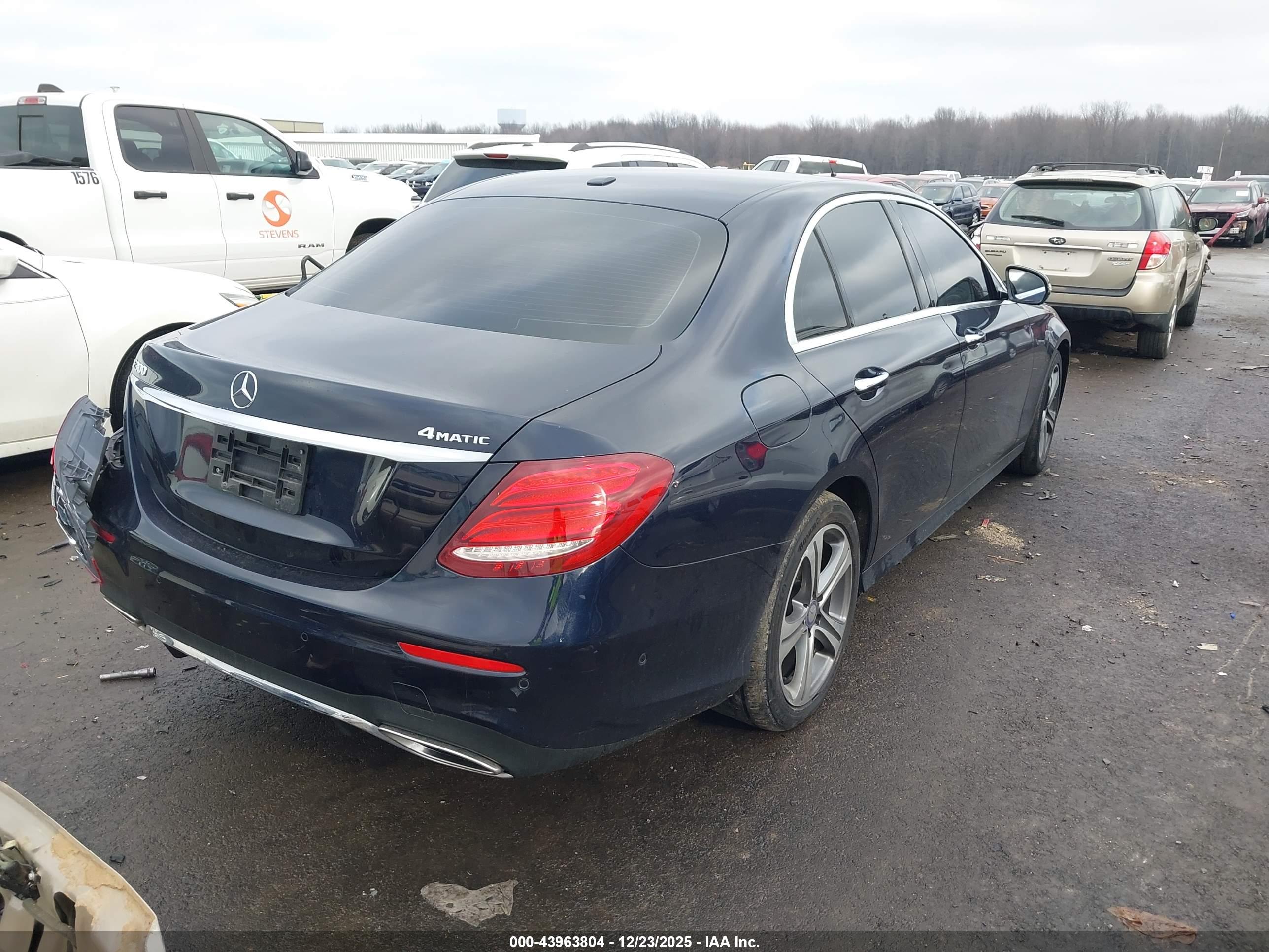 MERCEDES-BENZ E image 4