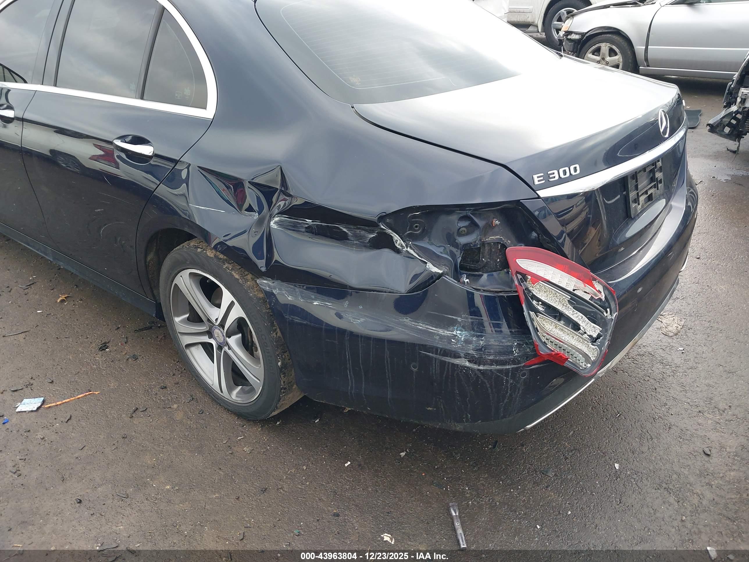 MERCEDES-BENZ E image 6