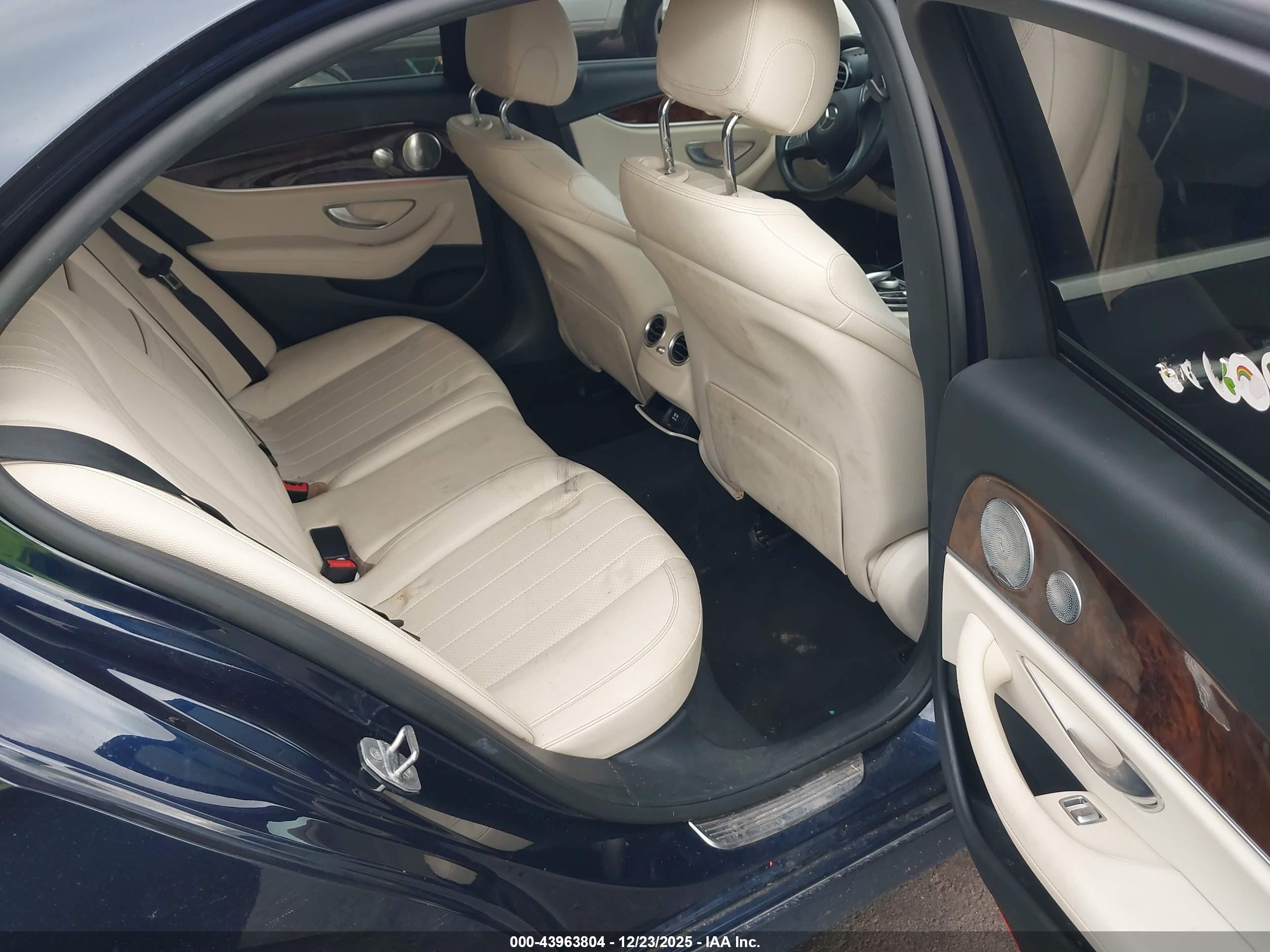 MERCEDES-BENZ E image 8