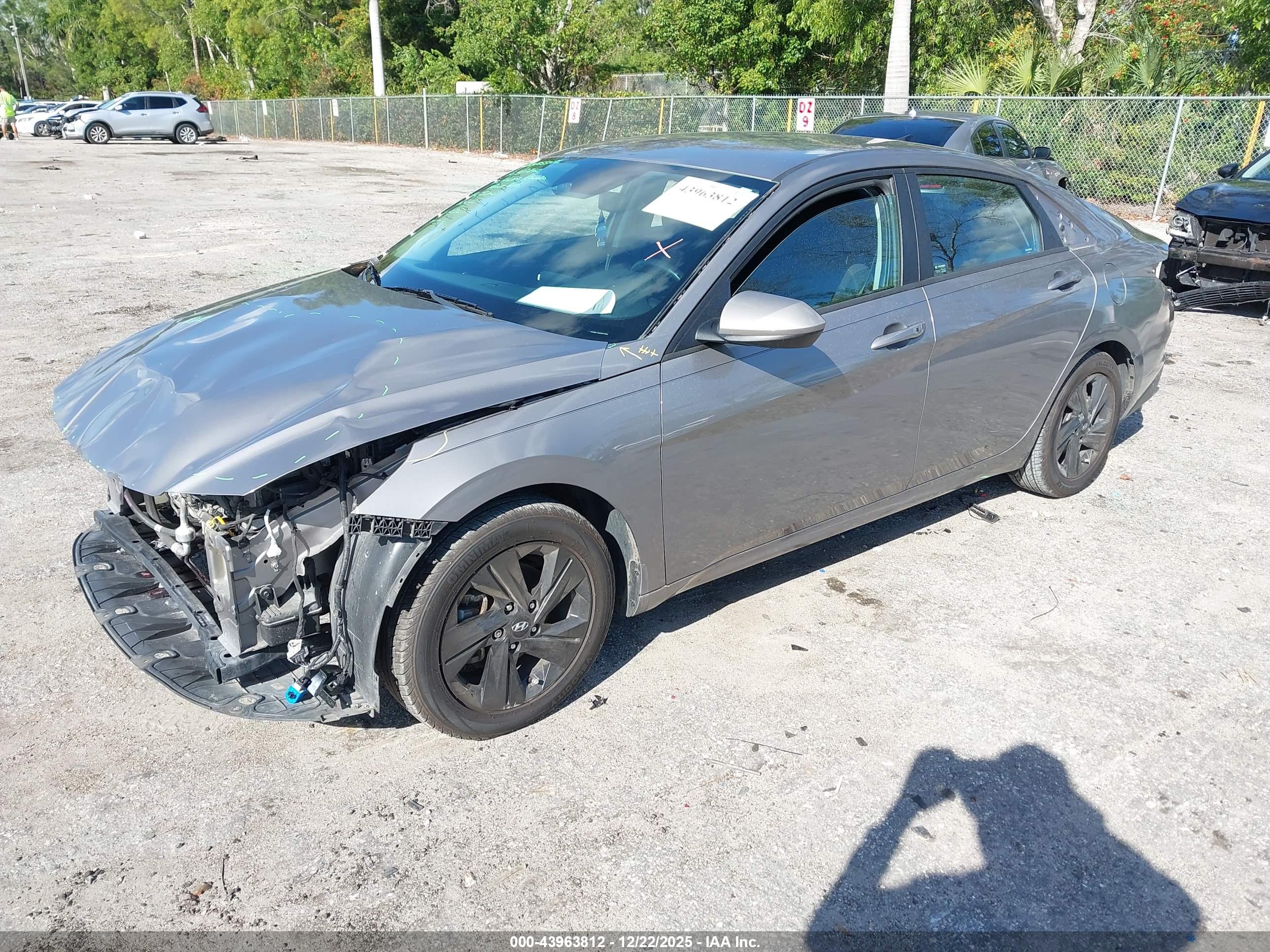 HYUNDAI ELANTRA image 2