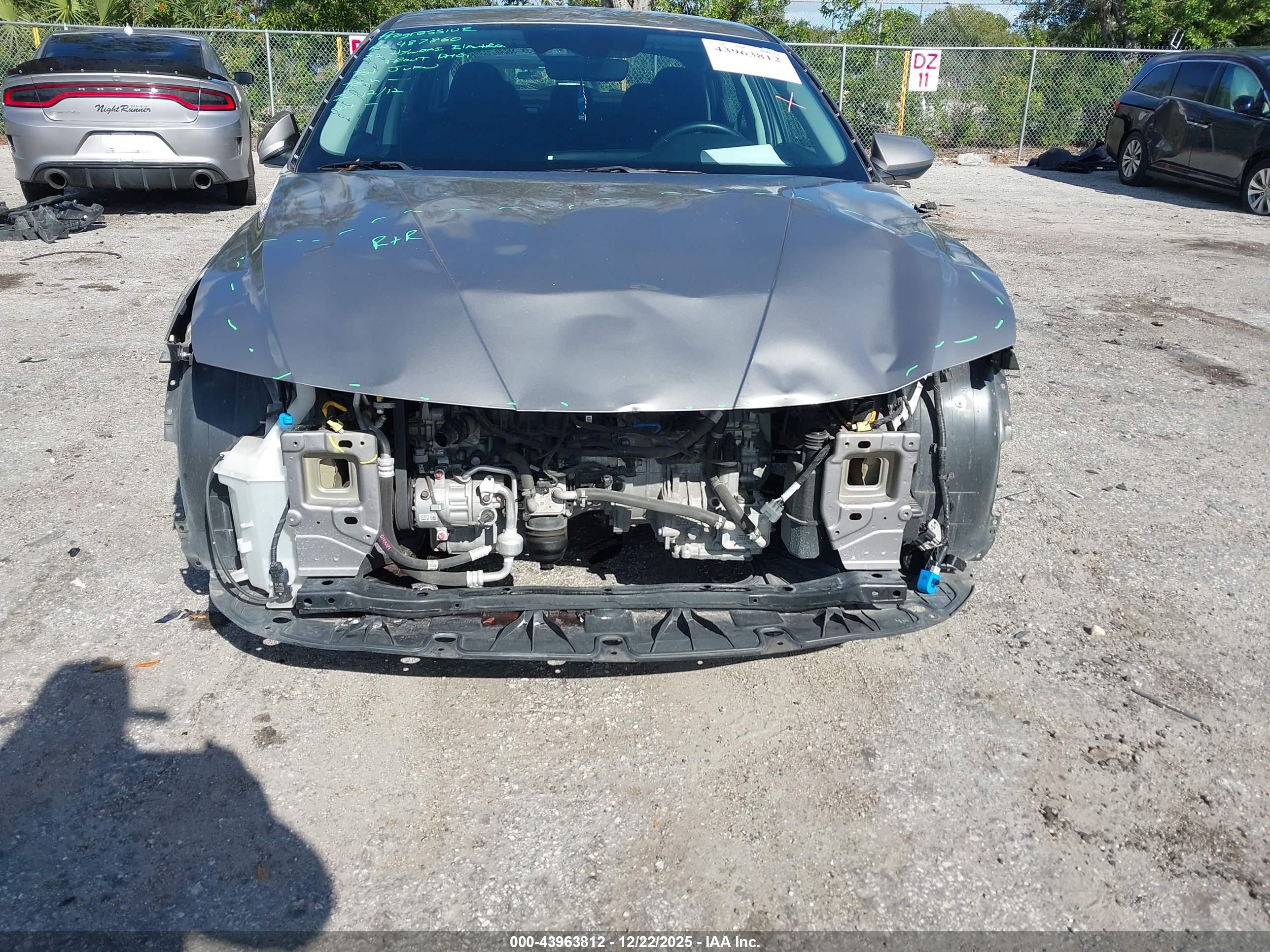 HYUNDAI ELANTRA image 6