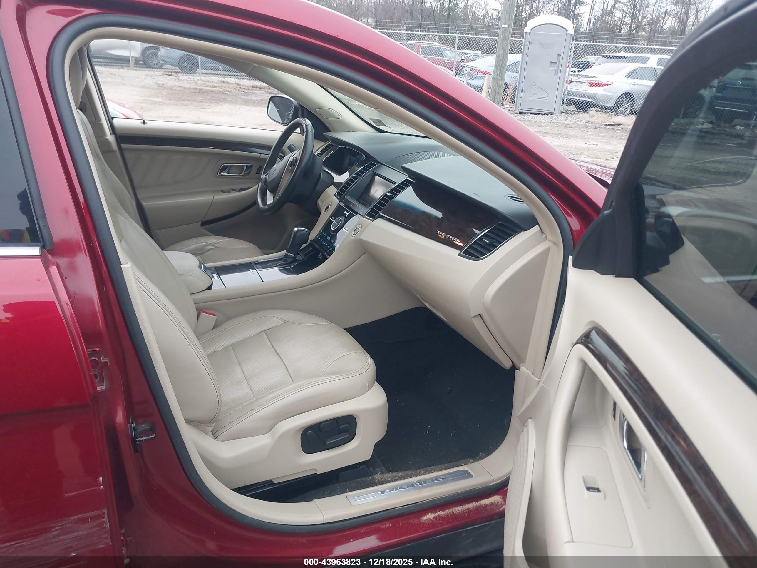 FORD TAURUS image 5
