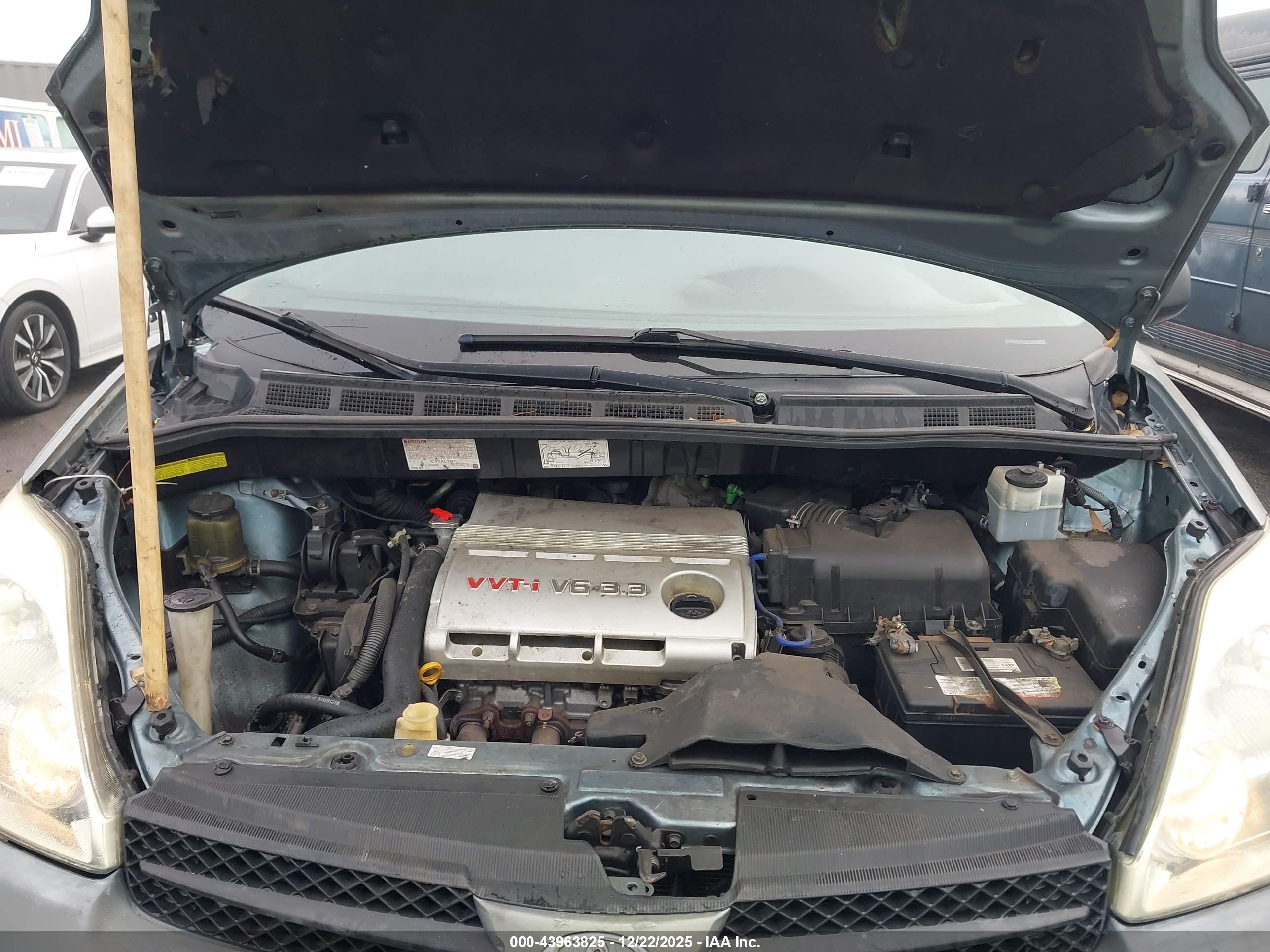 TOYOTA SIENNA image 10