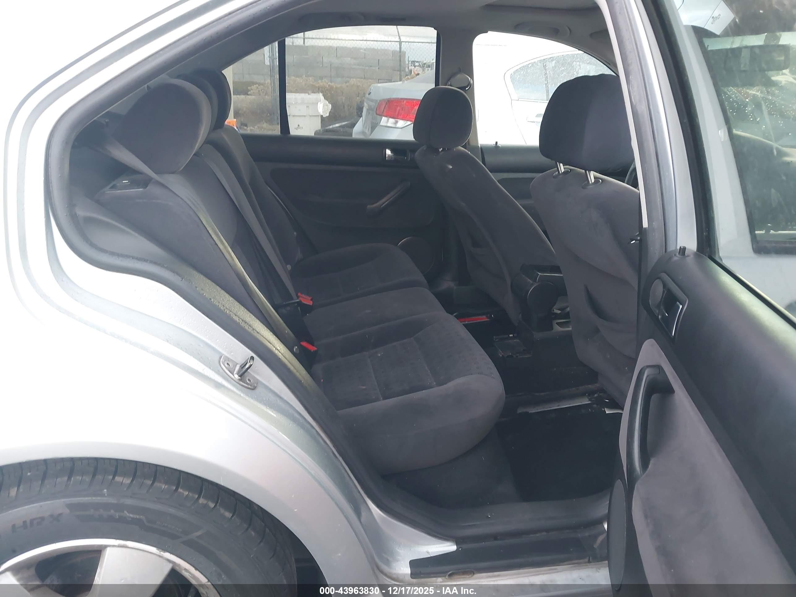 VOLKSWAGEN JETTA image 8