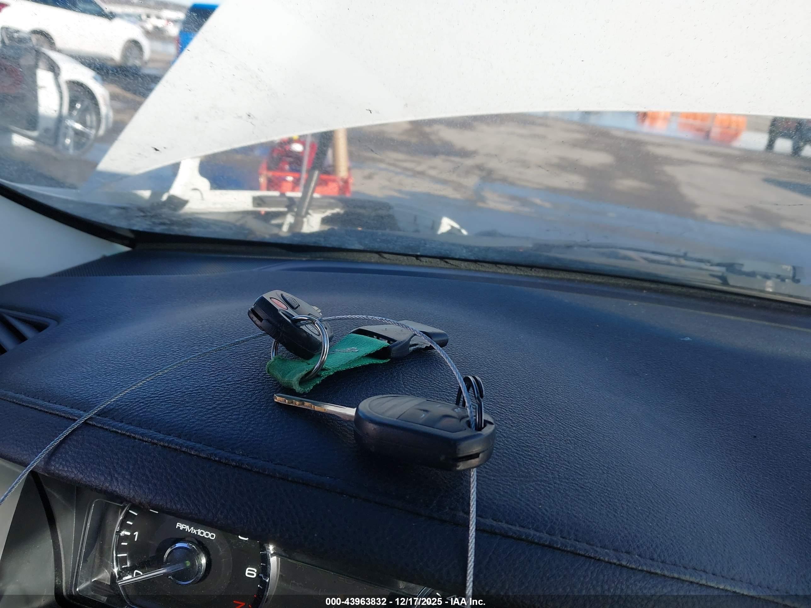 LINCOLN MKS image 11